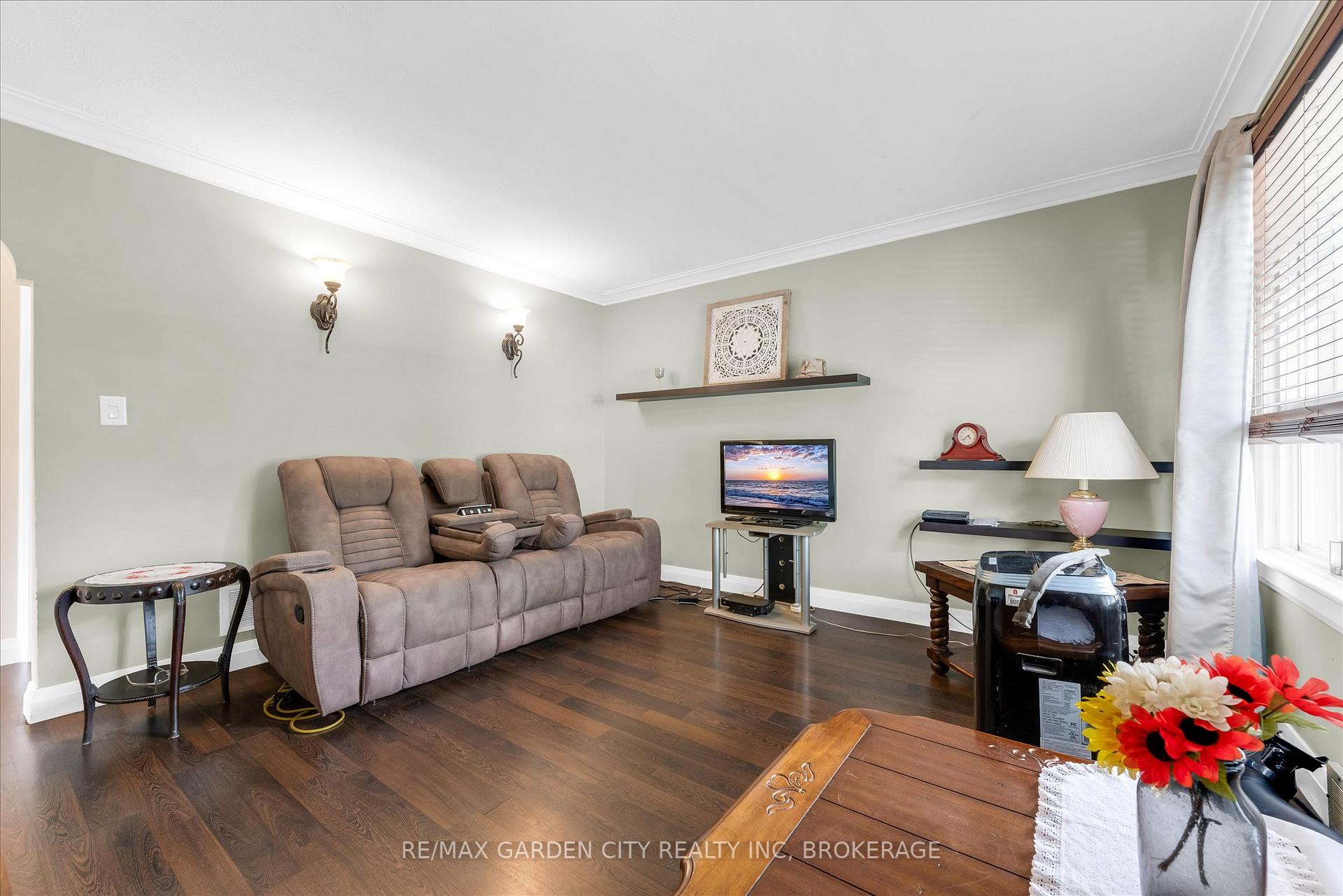Photo 4 of 165 Pine Street S, Thorold, Thorold Downtown — HOMEH