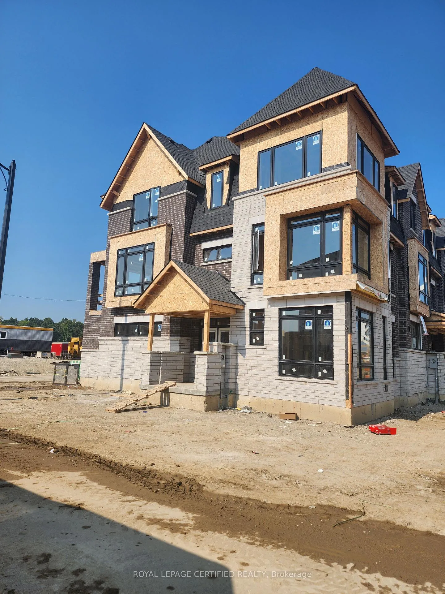 Photo 1 of 4 Nelles Way, Brampton, Fletcher's Meadow — HOMEH