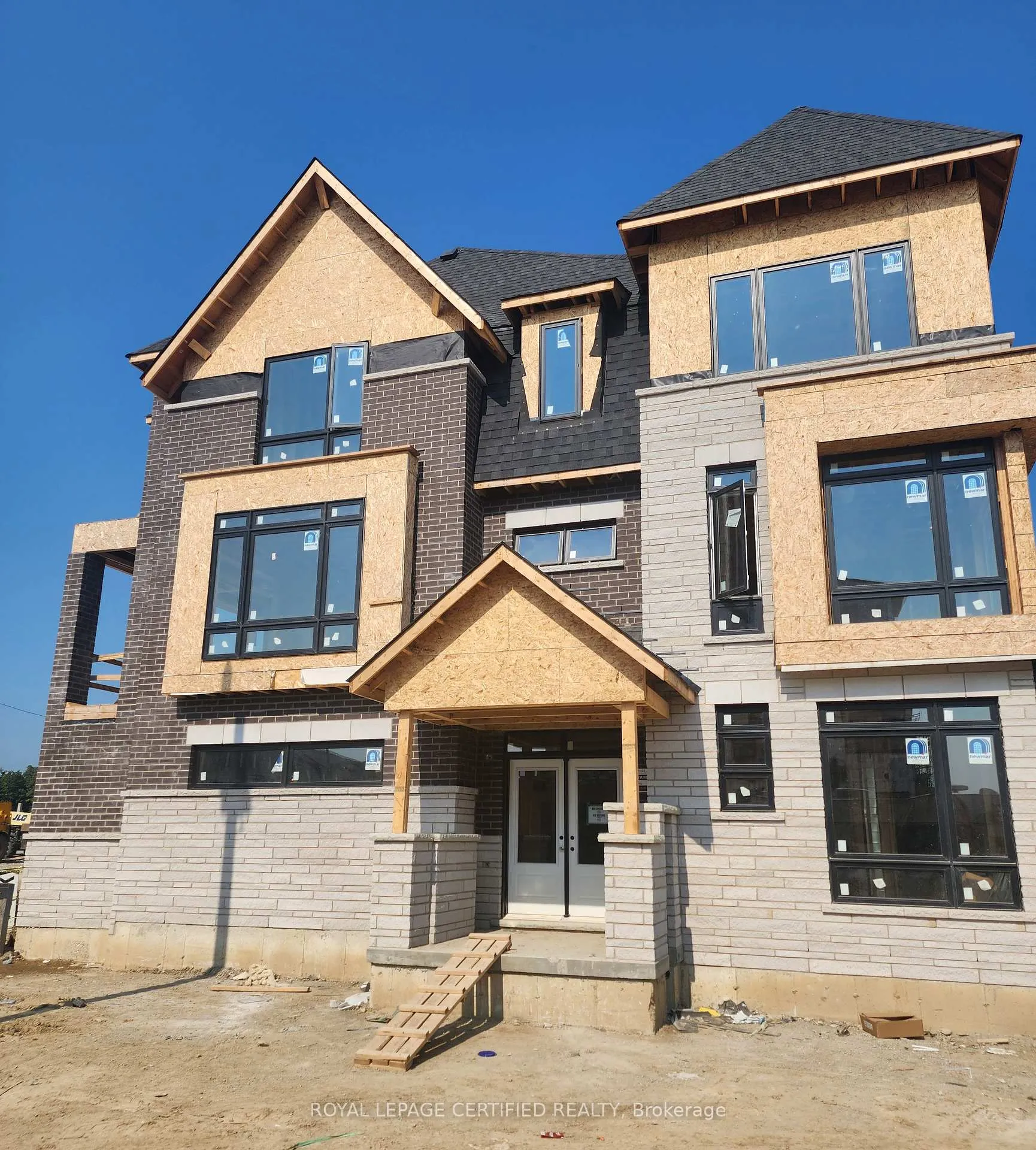 Photo 2 of 4 Nelles Way, Brampton, Fletcher's Meadow — HOMEH