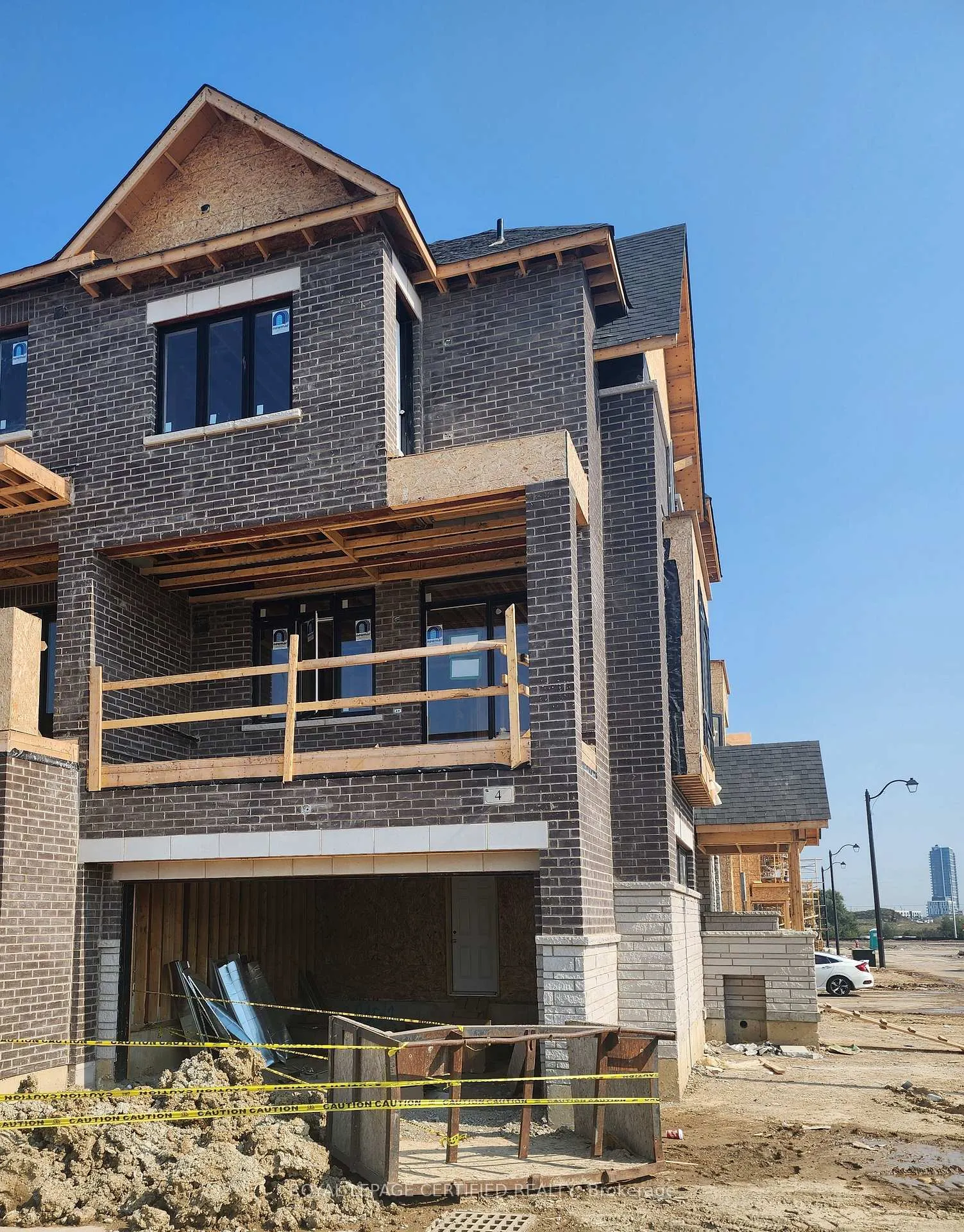 Photo 3 of 4 Nelles Way, Brampton, Fletcher's Meadow — HOMEH