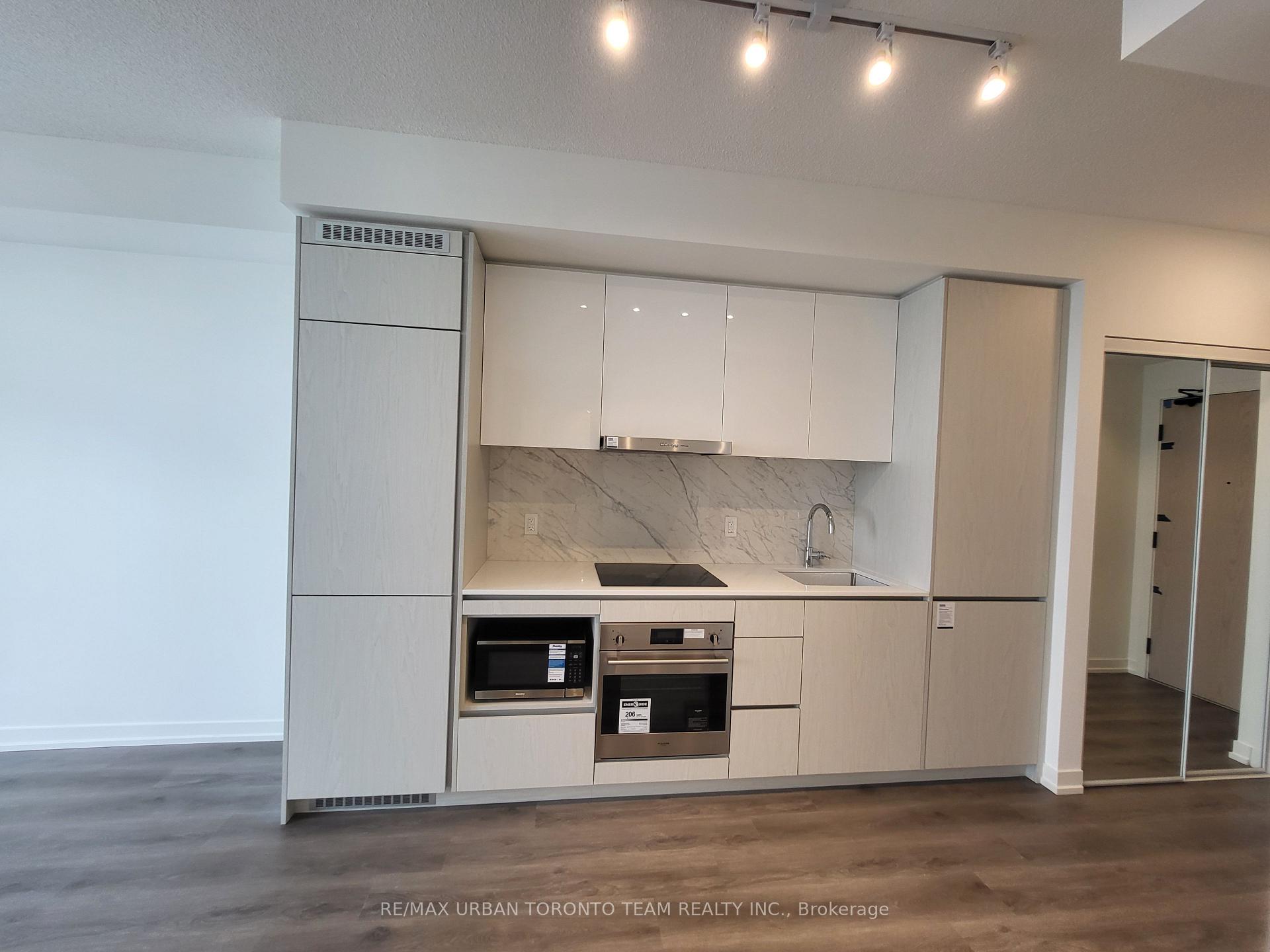 Photo 4 of Unit 801, 28 Interchange Way, Vaughan, Vaughan Corporate Centre — HOMEH