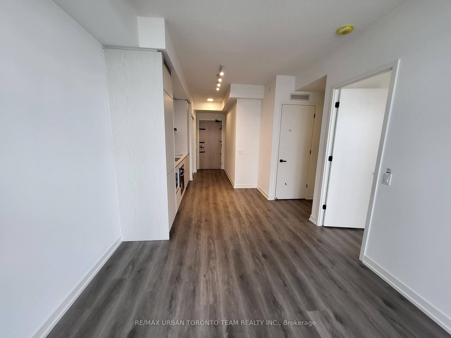 Photo 7 of Unit 801, 28 Interchange Way, Vaughan, Vaughan Corporate Centre — HOMEH