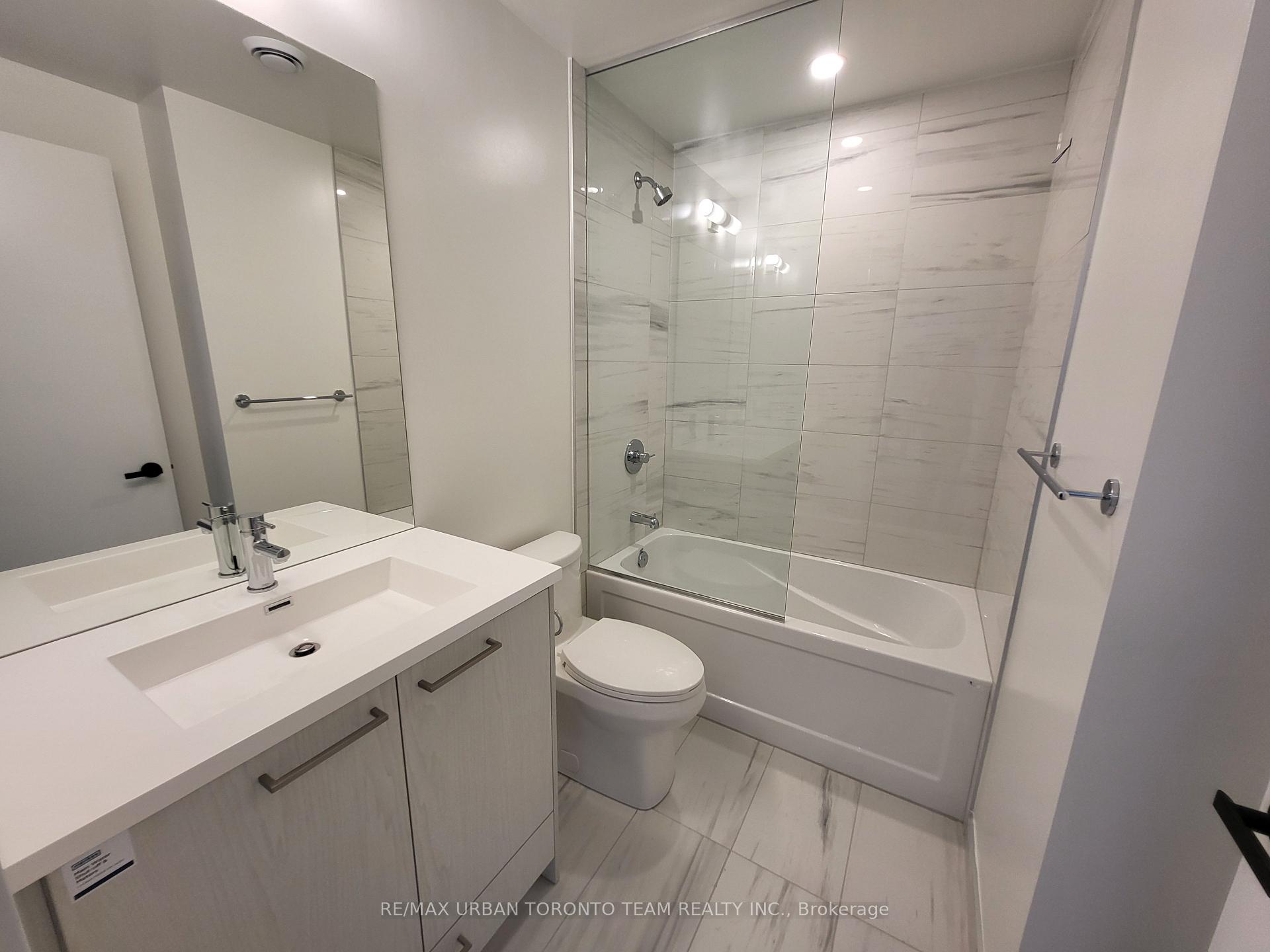 Photo 8 of Unit 801, 28 Interchange Way, Vaughan, Vaughan Corporate Centre — HOMEH