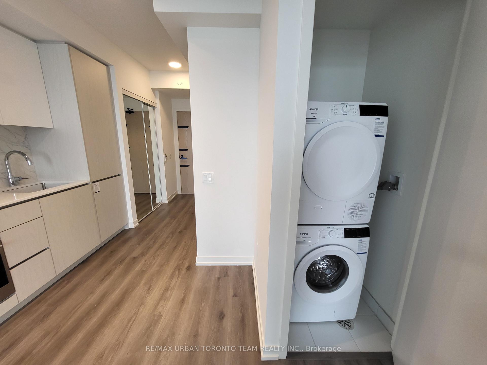 Photo 9 of Unit 801, 28 Interchange Way, Vaughan, Vaughan Corporate Centre — HOMEH