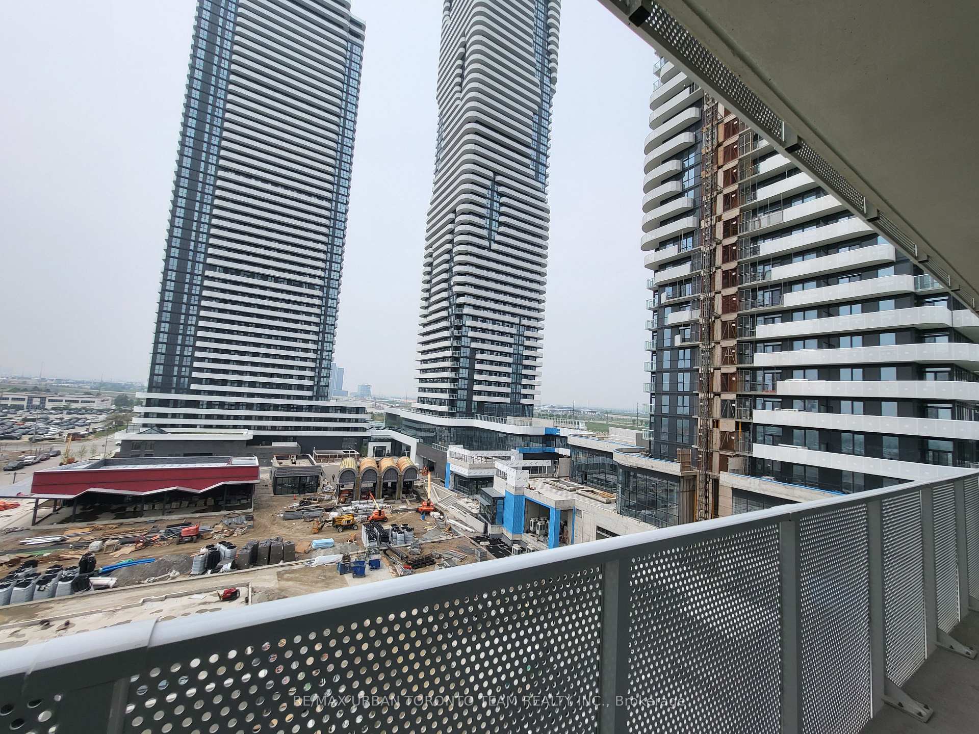 Photo 11 of Unit 801, 28 Interchange Way, Vaughan, Vaughan Corporate Centre — HOMEH