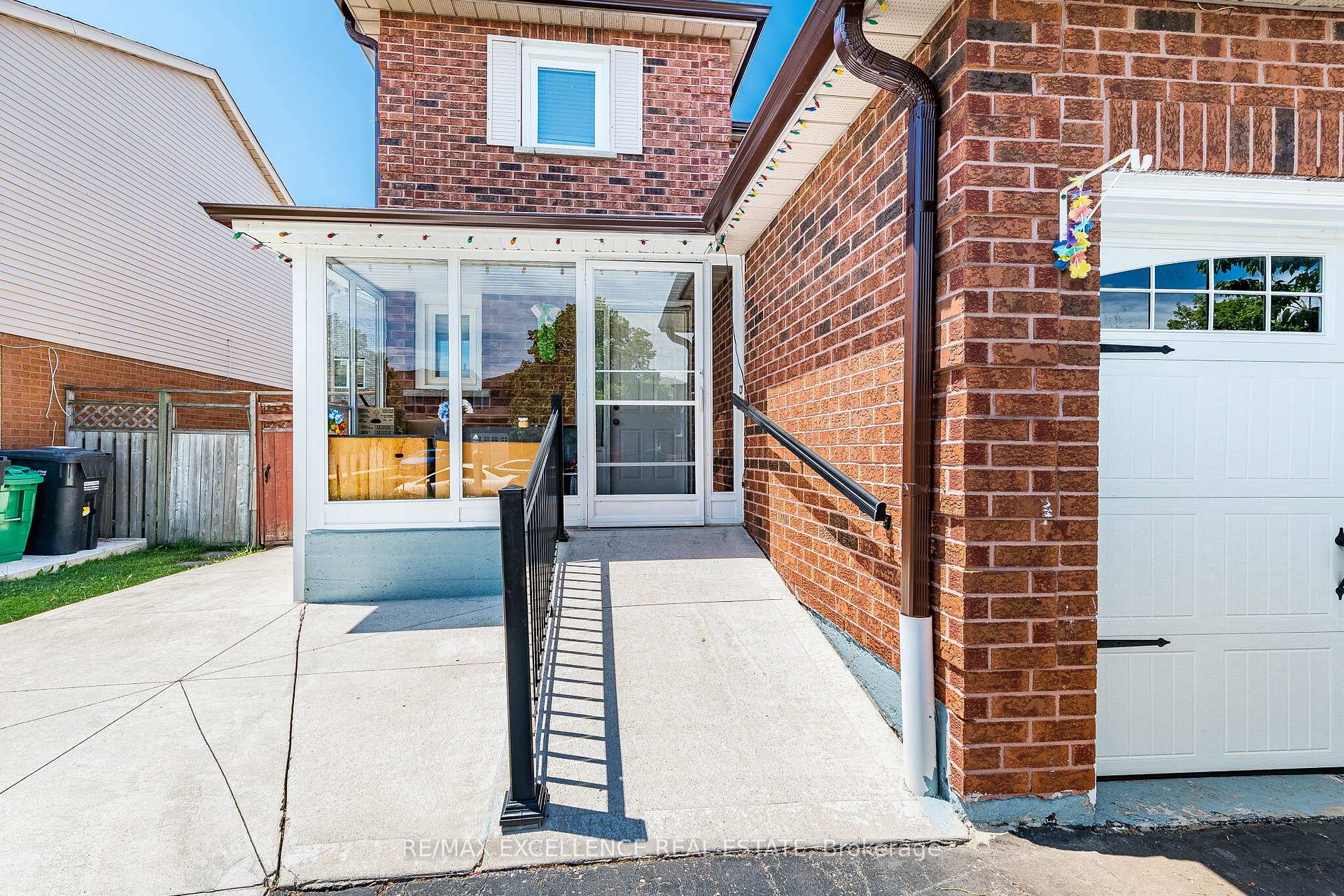 Photo 3 of 6 Stalbridge Avenue, Brampton, Fletcher's Creek South — HOMEH