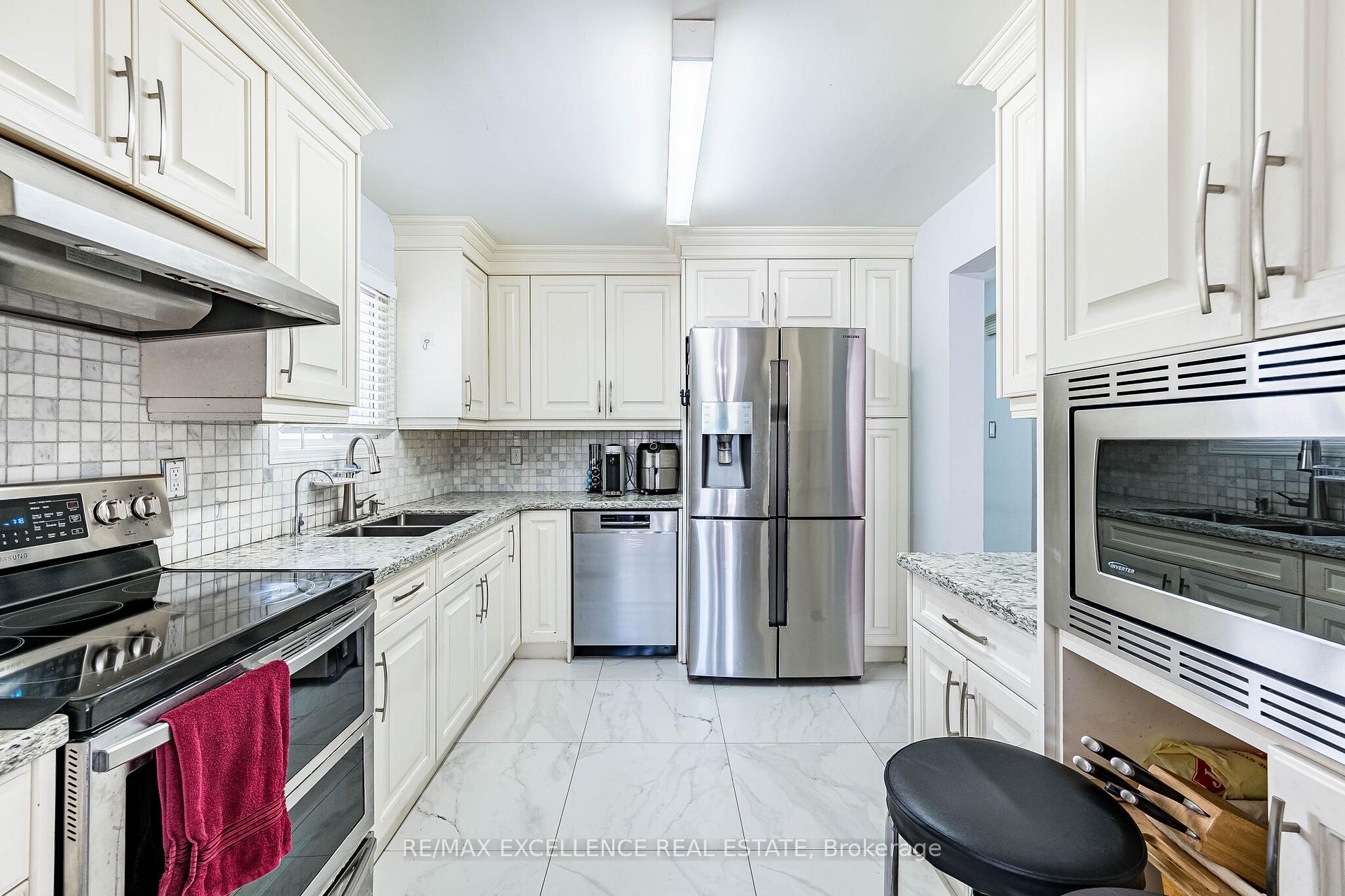 Photo 11 of 6 Stalbridge Avenue, Brampton, Fletcher's Creek South — HOMEH
