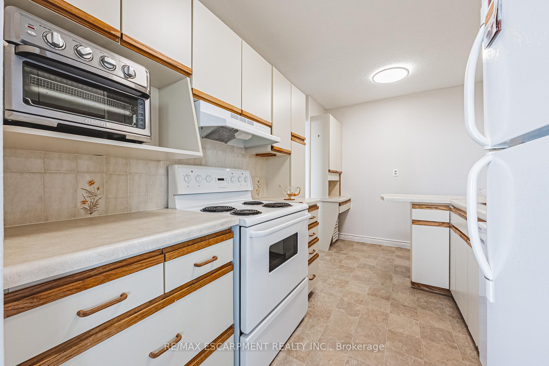 Photo 9 of Unit 1504, 2055 Upper Middle Road, Burlington, Brant Hills — HOMEH