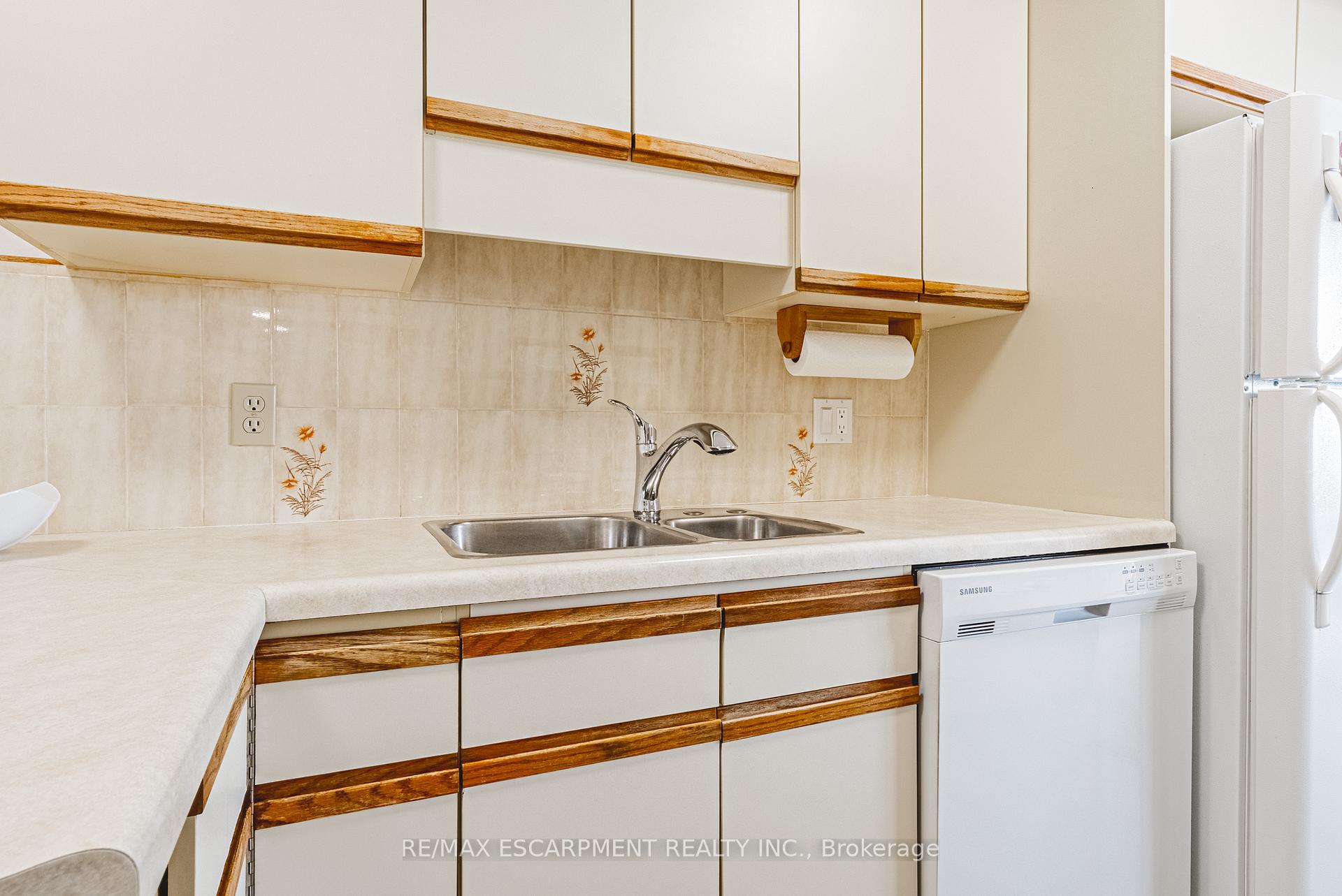 Photo 11 of Unit 1504, 2055 Upper Middle Road, Burlington, Brant Hills — HOMEH