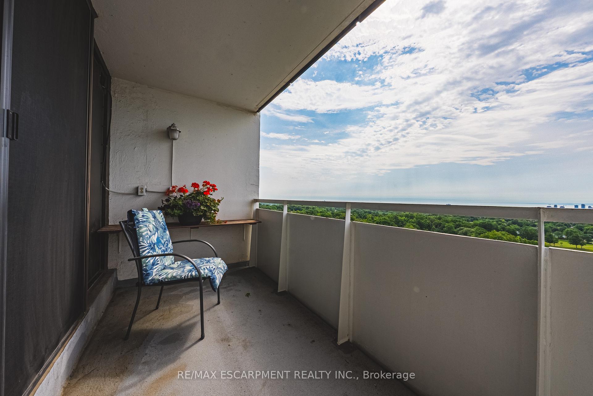 Photo 22 of Unit 1504, 2055 Upper Middle Road, Burlington, Brant Hills — HOMEH