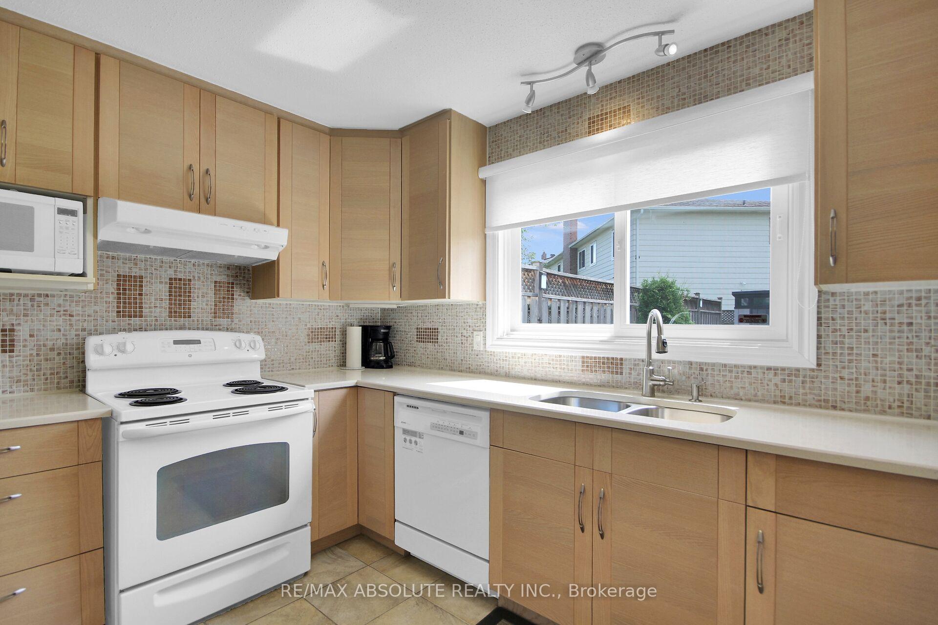 Photo 10 of 79 Shoreham Avenue, Ottawa, Craig Henry/Woodvale — HOMEH