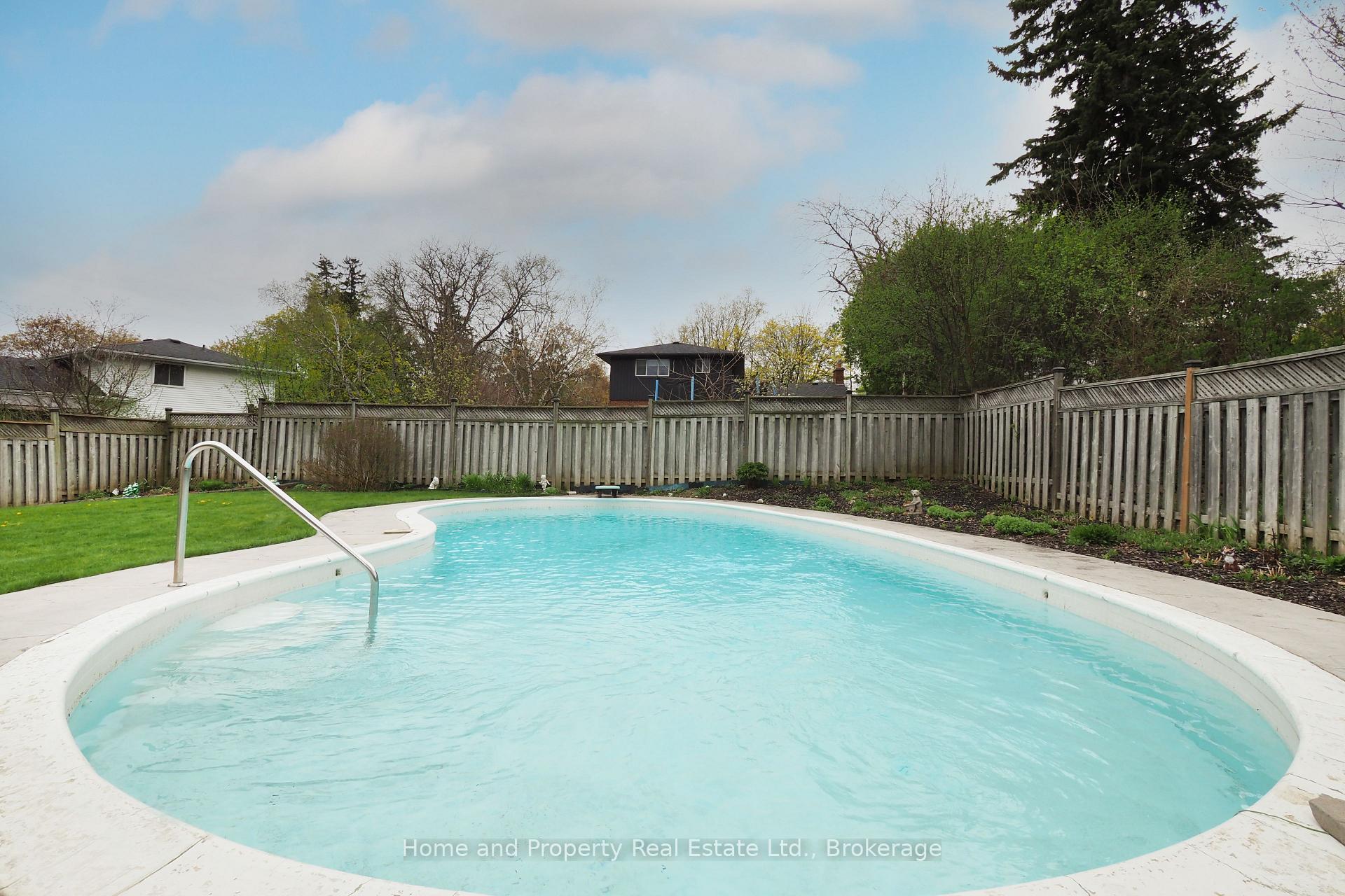 Photo 8 of 76 Cloverdale Crescent, Kitchener, Forest Hill — HOMEH