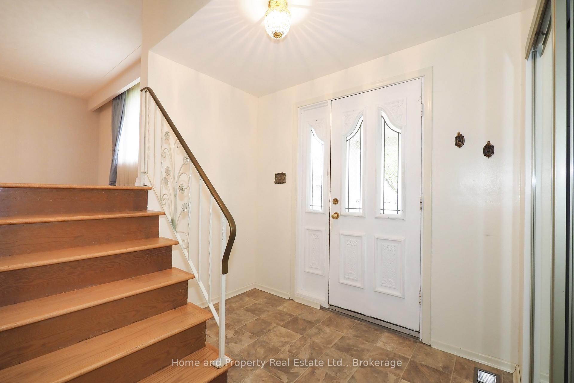 Photo 14 of 76 Cloverdale Crescent, Kitchener, Forest Hill — HOMEH