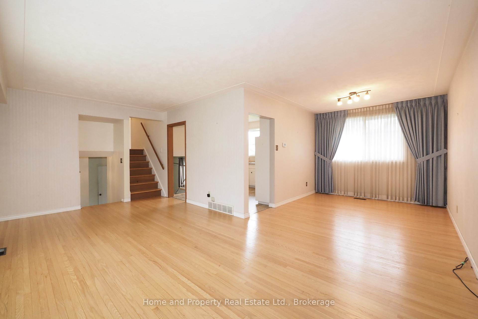 Photo 15 of 76 Cloverdale Crescent, Kitchener, Forest Hill — HOMEH
