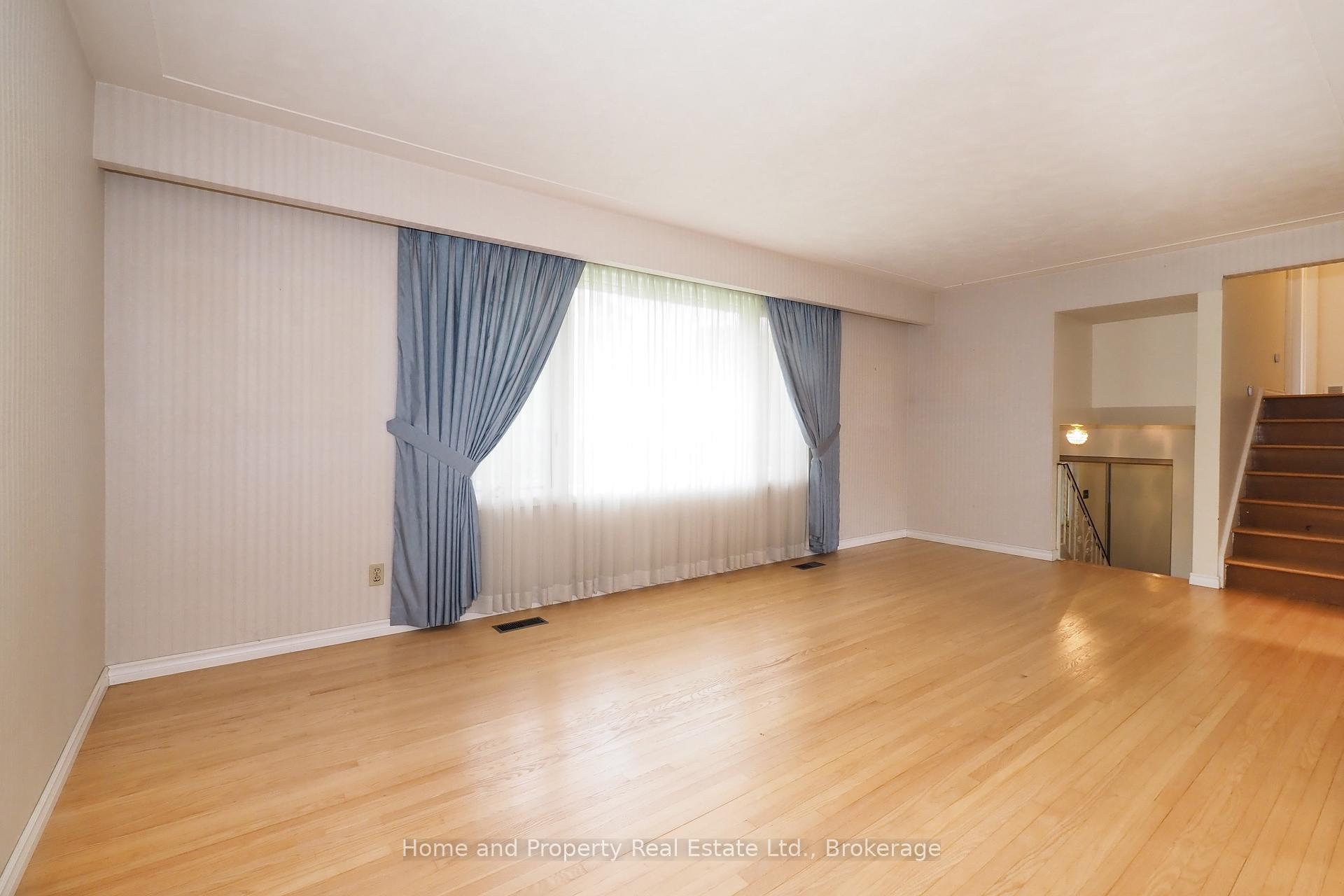 Photo 17 of 76 Cloverdale Crescent, Kitchener, Forest Hill — HOMEH