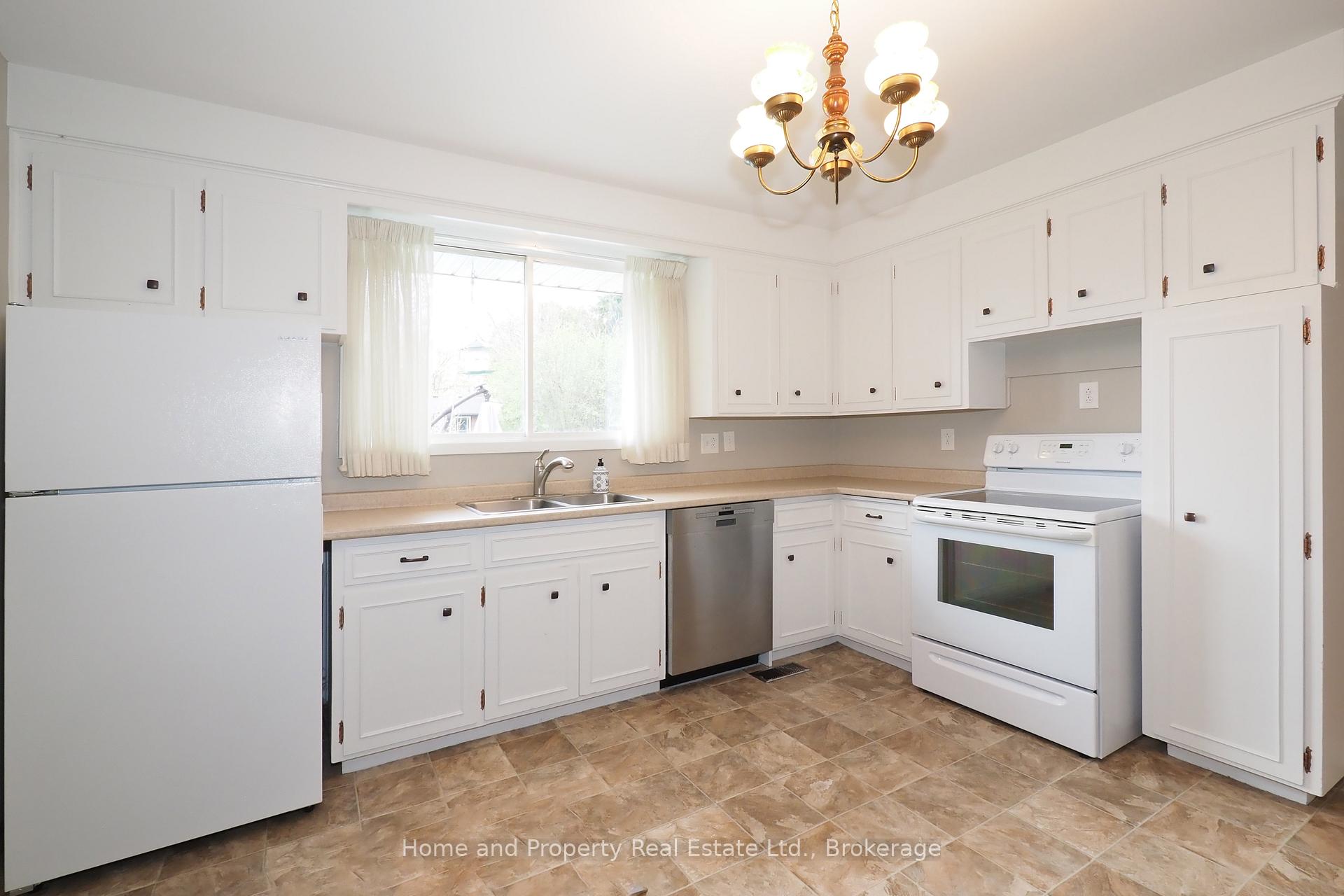 Photo 20 of 76 Cloverdale Crescent, Kitchener, Forest Hill — HOMEH