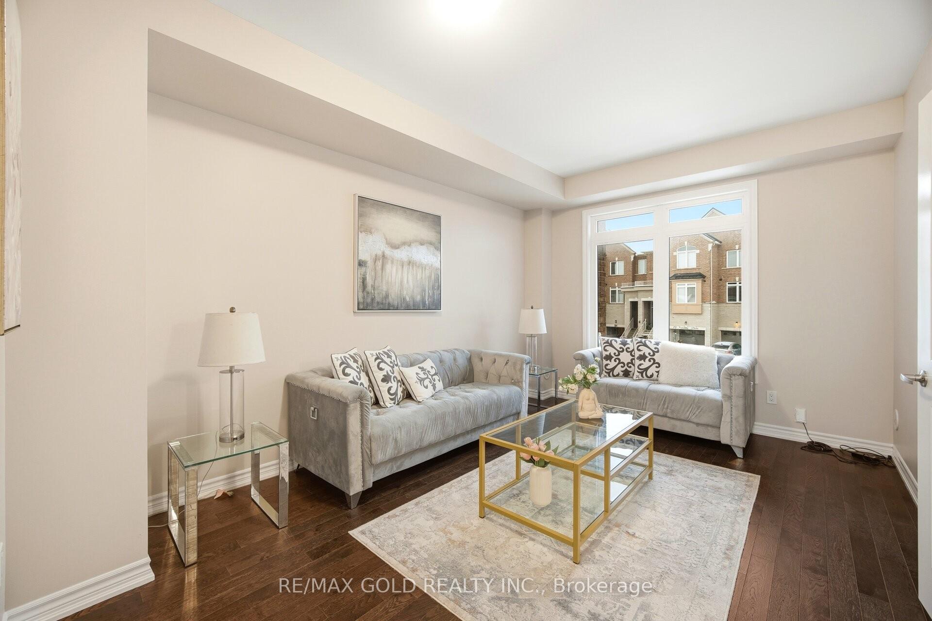 Photo 3 of 52 Savino Drive, Brampton, Heart Lake West — HOMEH