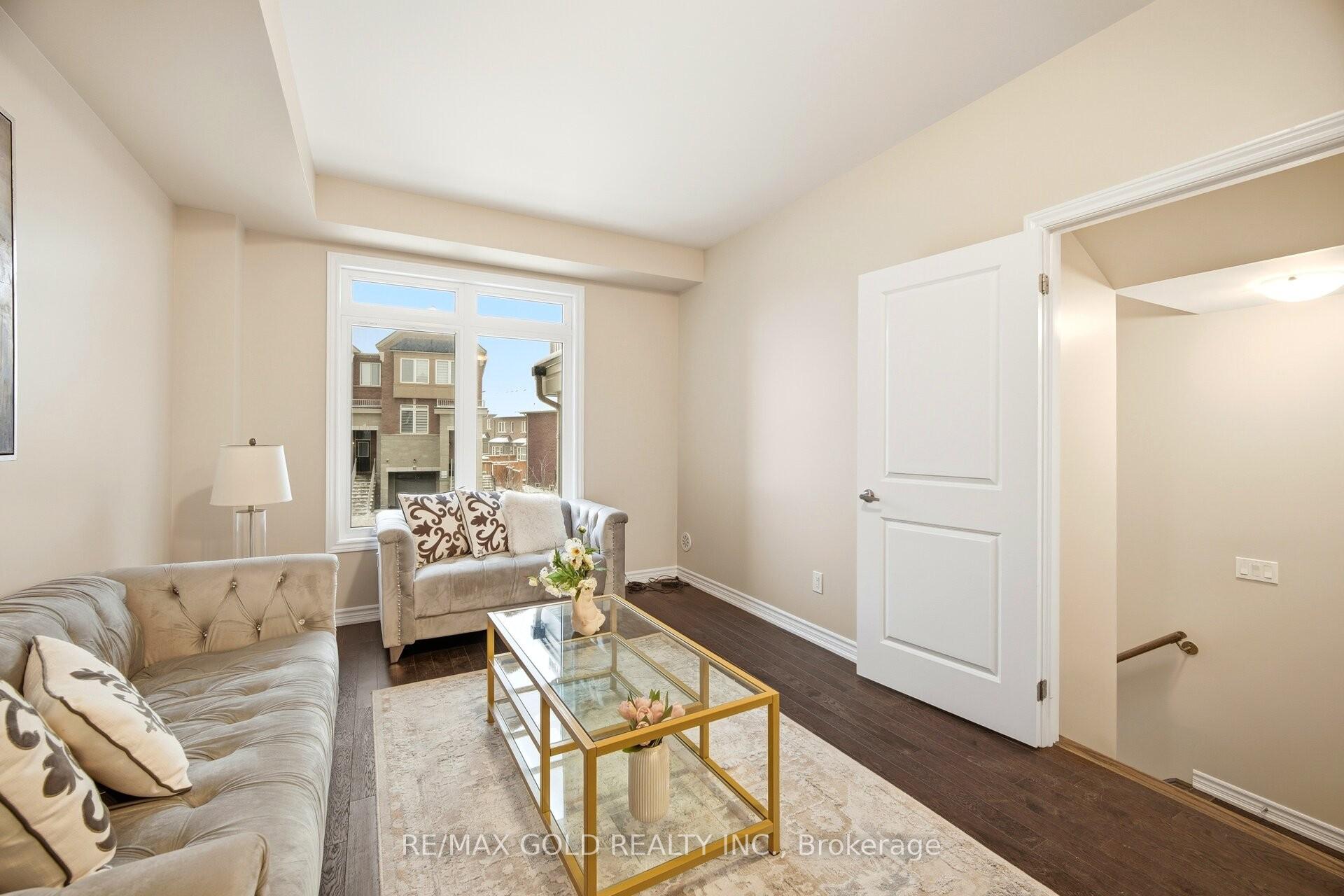 Photo 4 of 52 Savino Drive, Brampton, Heart Lake West — HOMEH