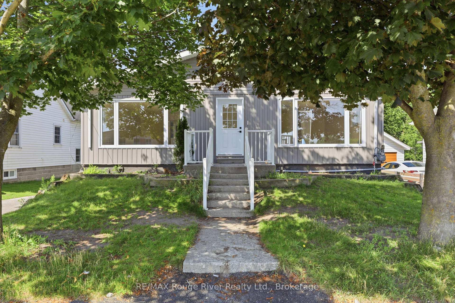 Photo 2 of Unit Unit B, 144 Macdonald Avenue, Belleville, Belleville Ward — HOMEH