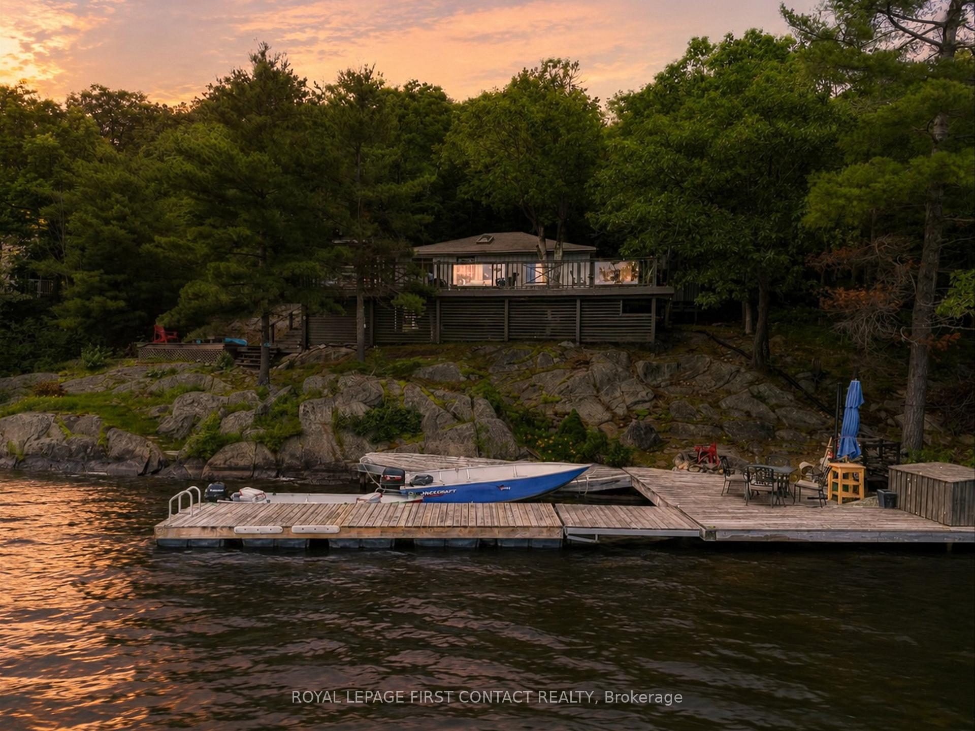 Photo 2 of 321 Healey Lake, The Archipelago, Archipelago South — HOMEH