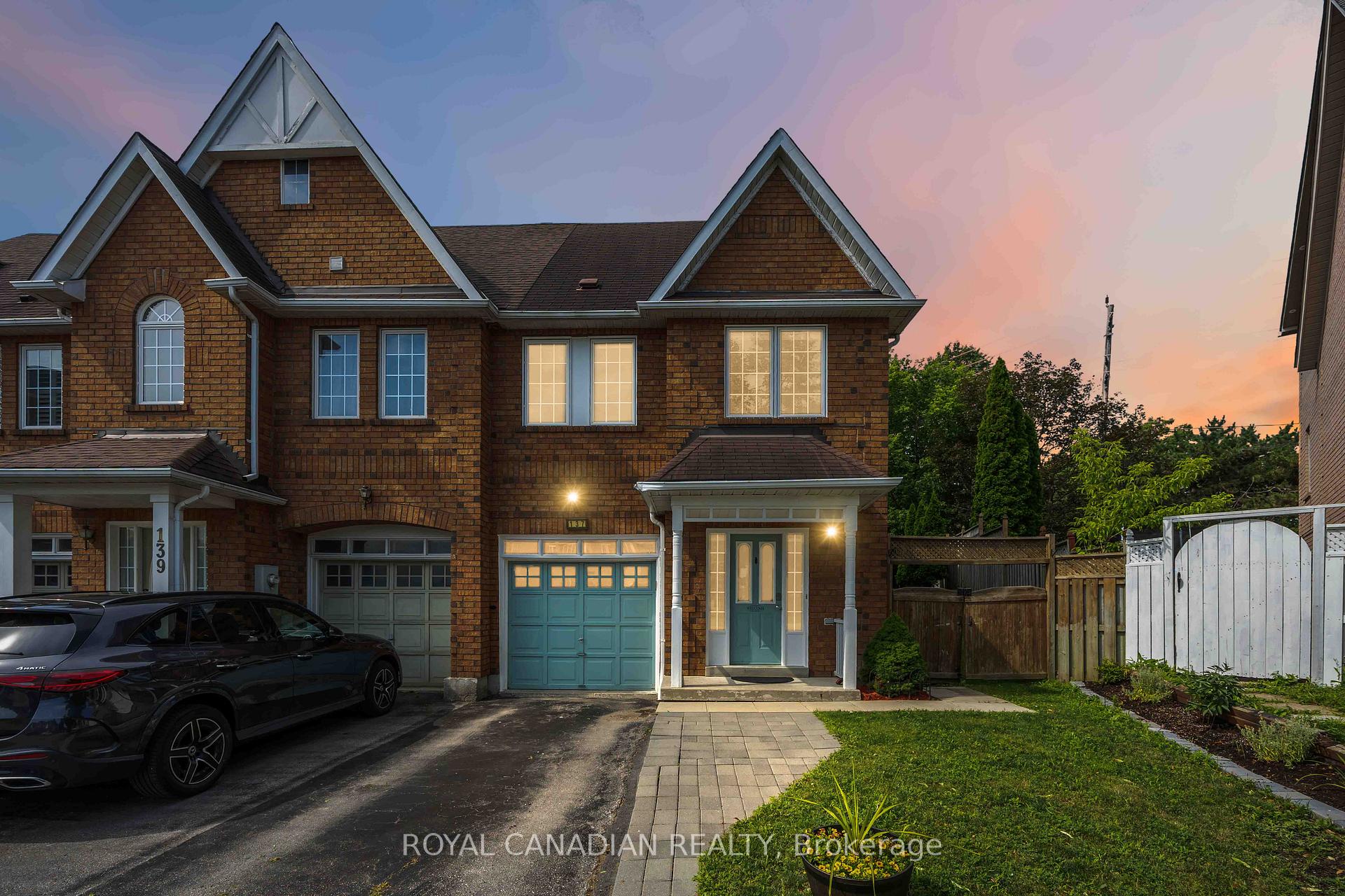 Photo 3 of 137 Stokely Crescent, Whitby, Downtown Whitby — HOMEH