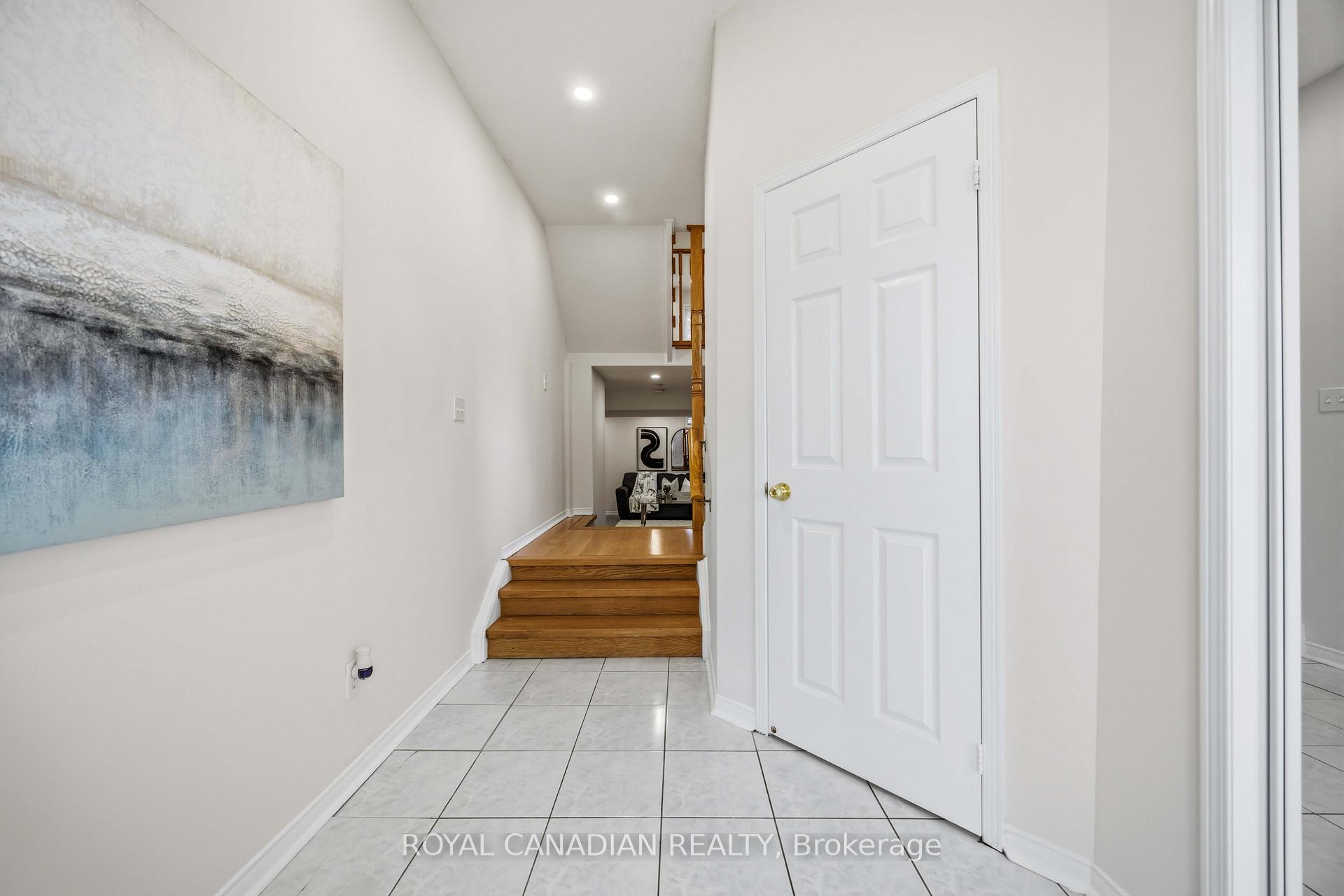 Photo 7 of 137 Stokely Crescent, Whitby, Downtown Whitby — HOMEH