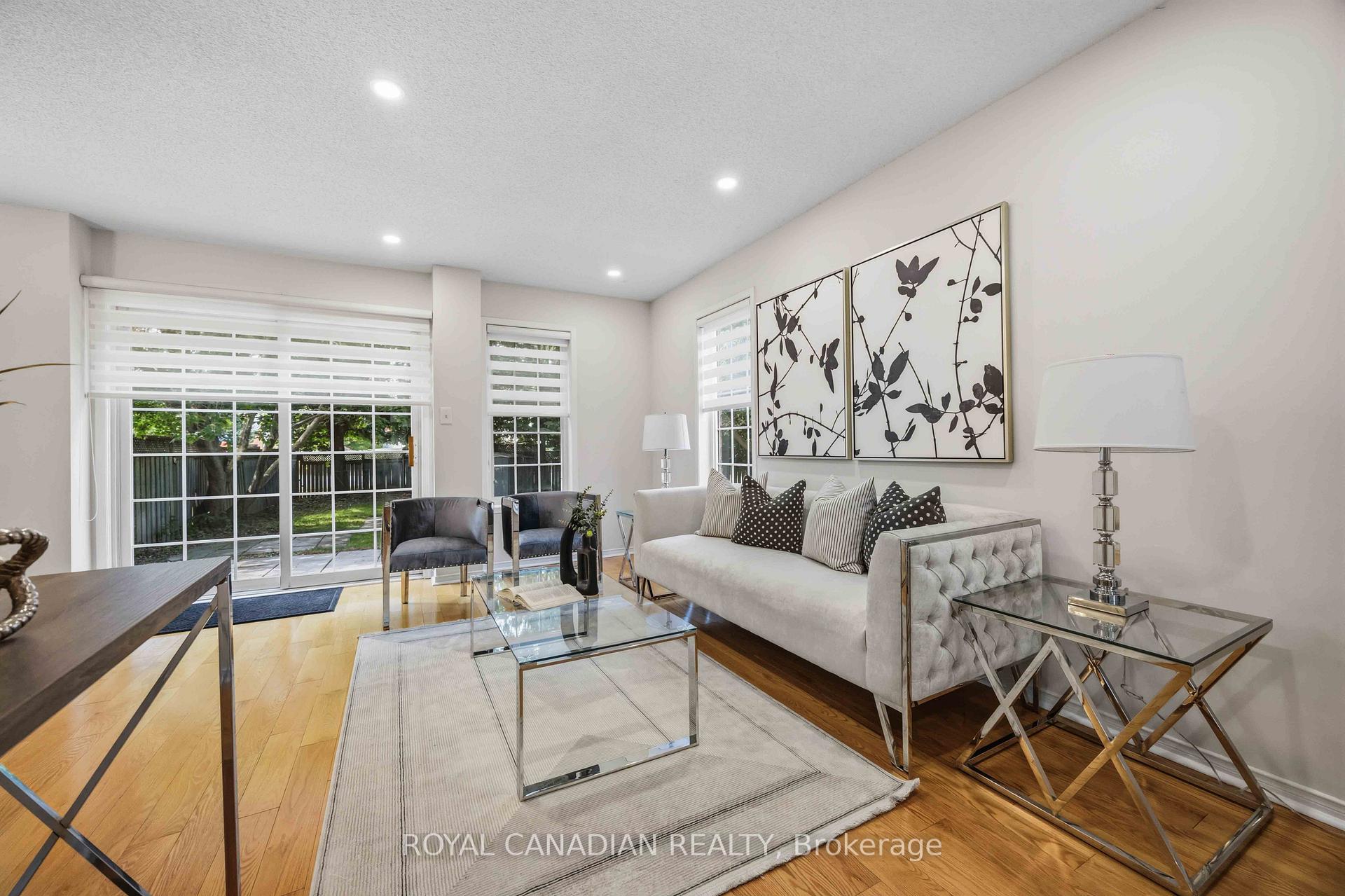 Photo 11 of 137 Stokely Crescent, Whitby, Downtown Whitby — HOMEH