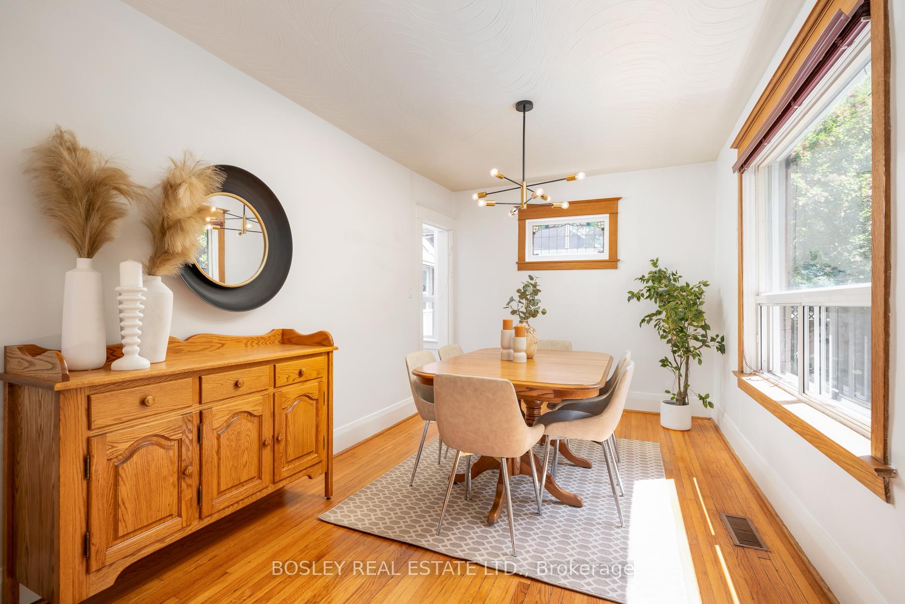 Photo 10 of 129 Linsmore Crescent, Toronto, Danforth Village-East York — HOMEH