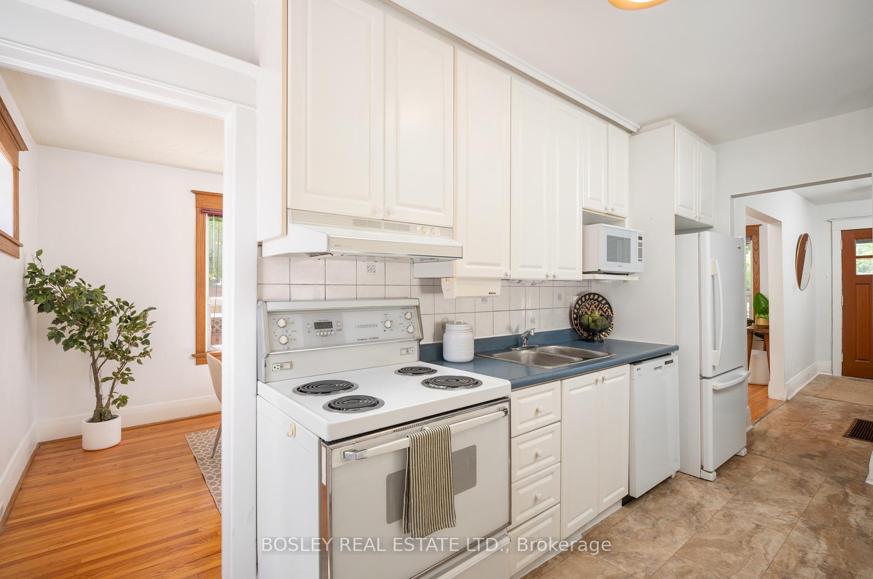 Photo 12 of 129 Linsmore Crescent, Toronto, Danforth Village-East York — HOMEH