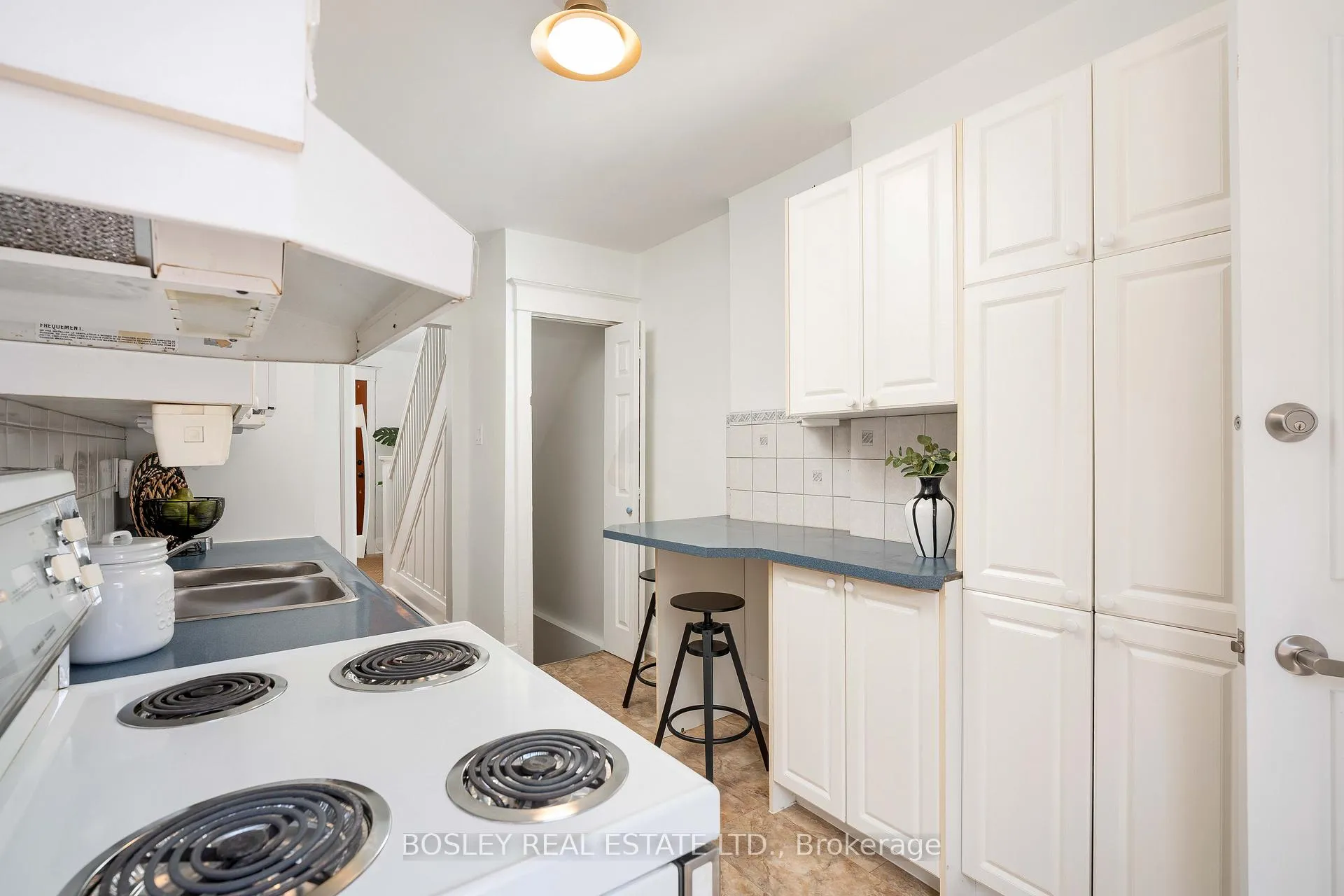 Photo 2 of 129 Linsmore Crescent, Toronto, Danforth Village-East York — HOMEH