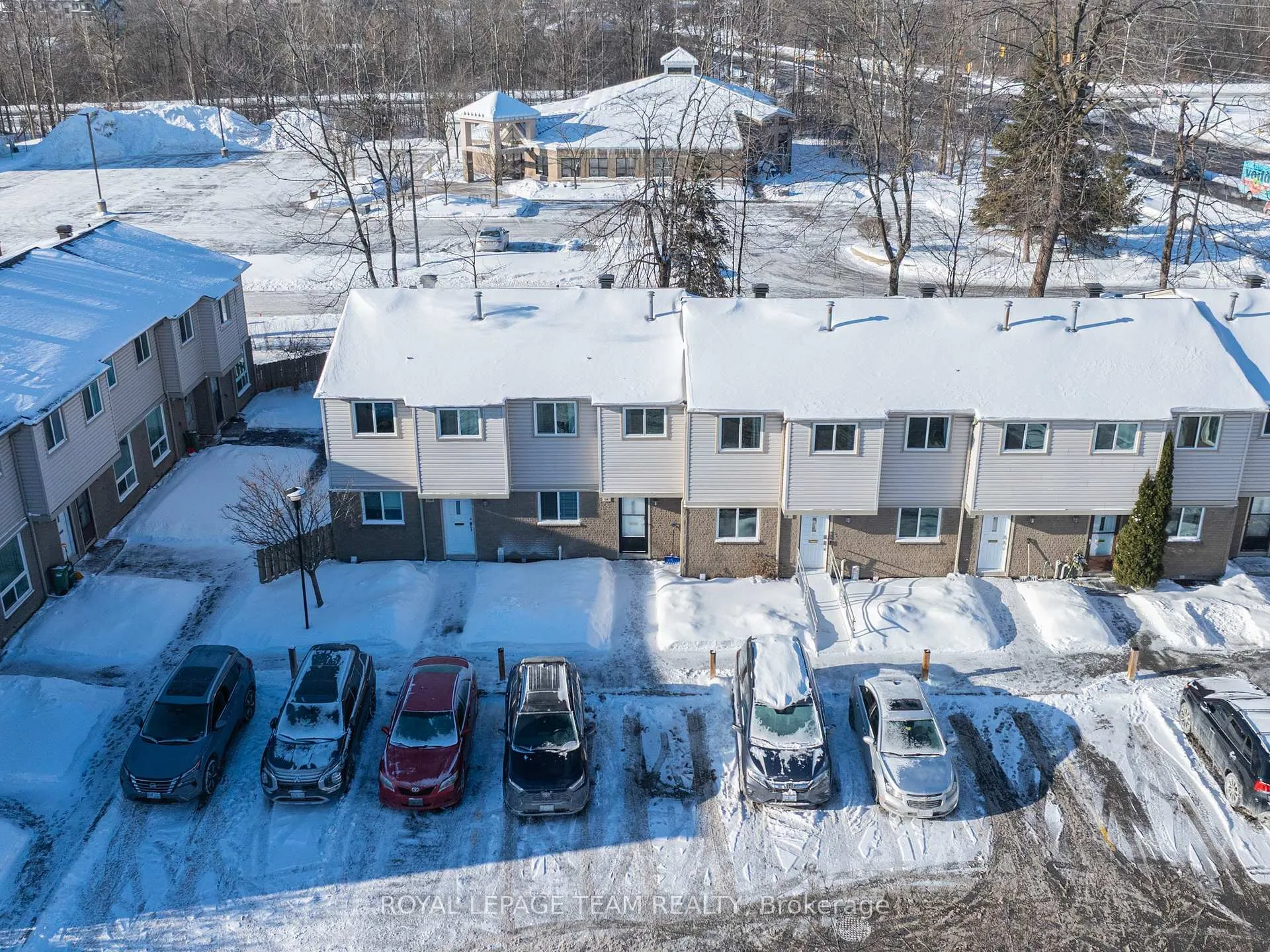 Photo 4 of Unit 67, 1347 Perez Crescent, Ottawa, Carson Grove — HOMEH