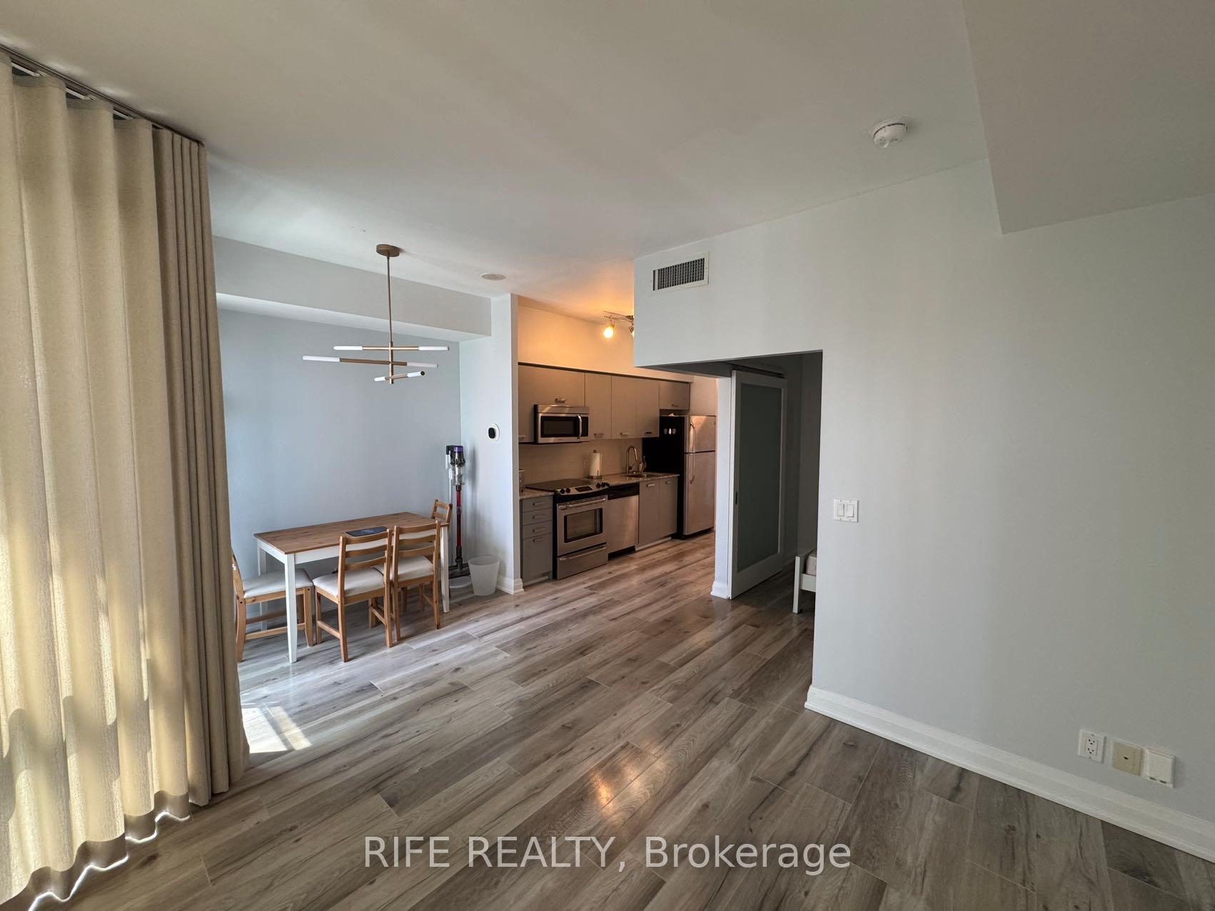 Photo 2 of Unit 1707, 832 Bay Street, Toronto, Bay Street Corridor — HOMEH