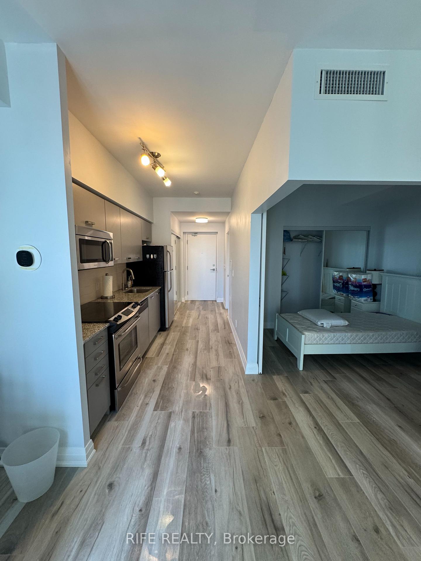 Photo 3 of Unit 1707, 832 Bay Street, Toronto, Bay Street Corridor — HOMEH