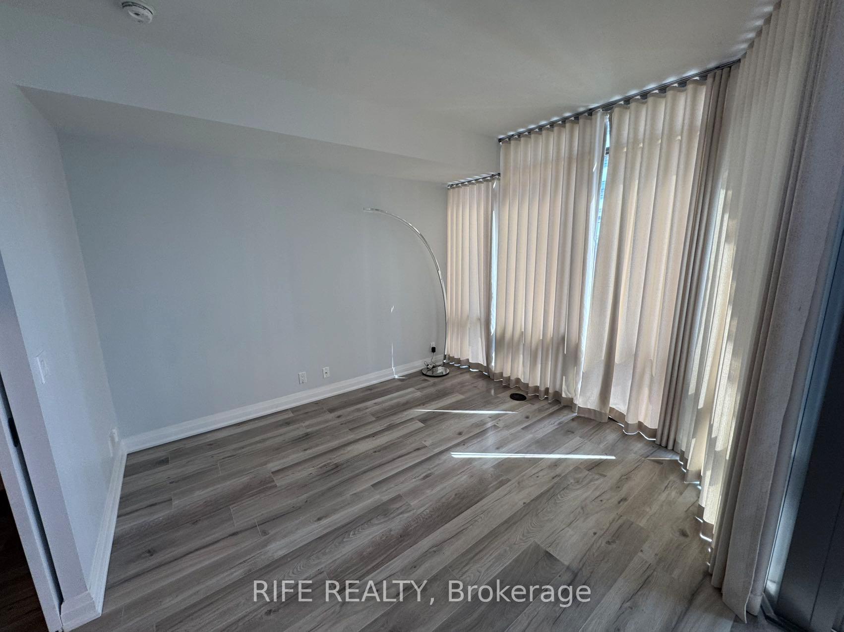 Photo 8 of Unit 1707, 832 Bay Street, Toronto, Bay Street Corridor — HOMEH