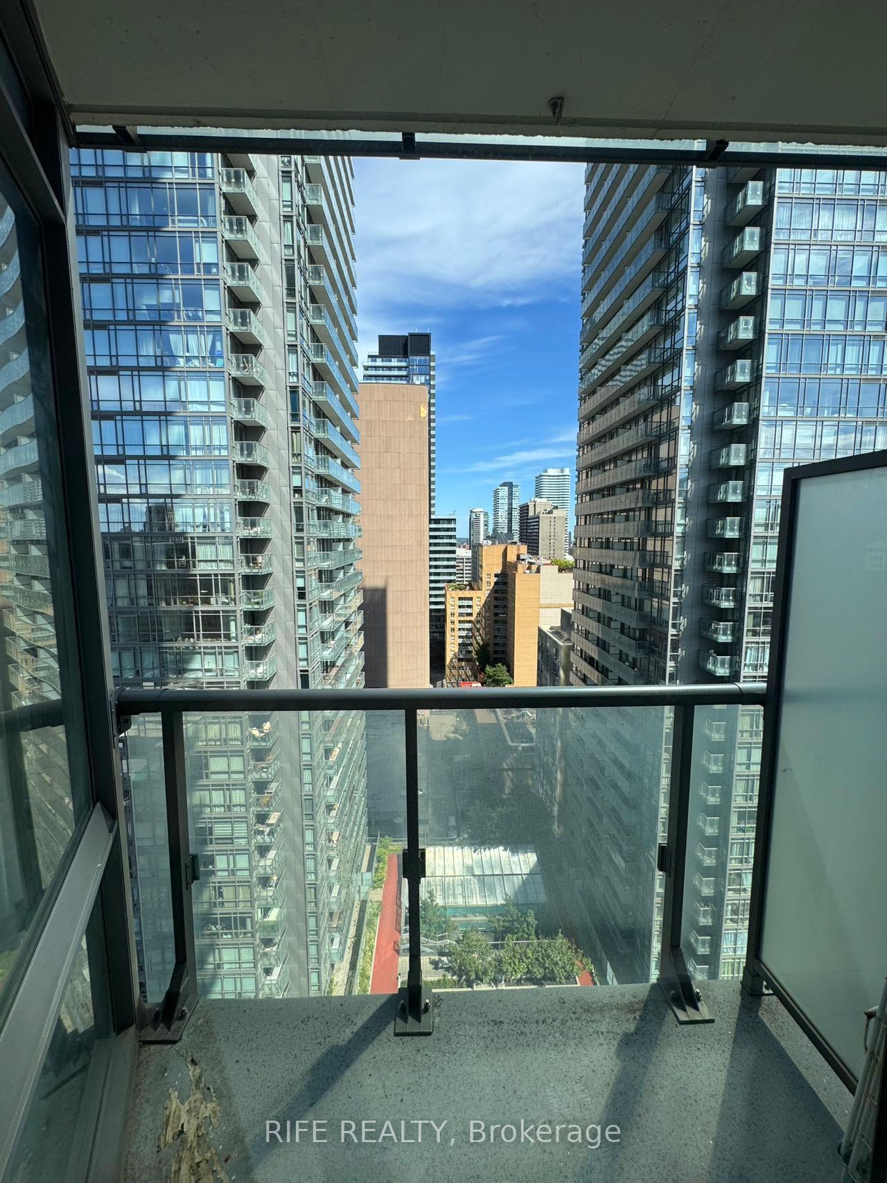 Photo 9 of Unit 1707, 832 Bay Street, Toronto, Bay Street Corridor — HOMEH