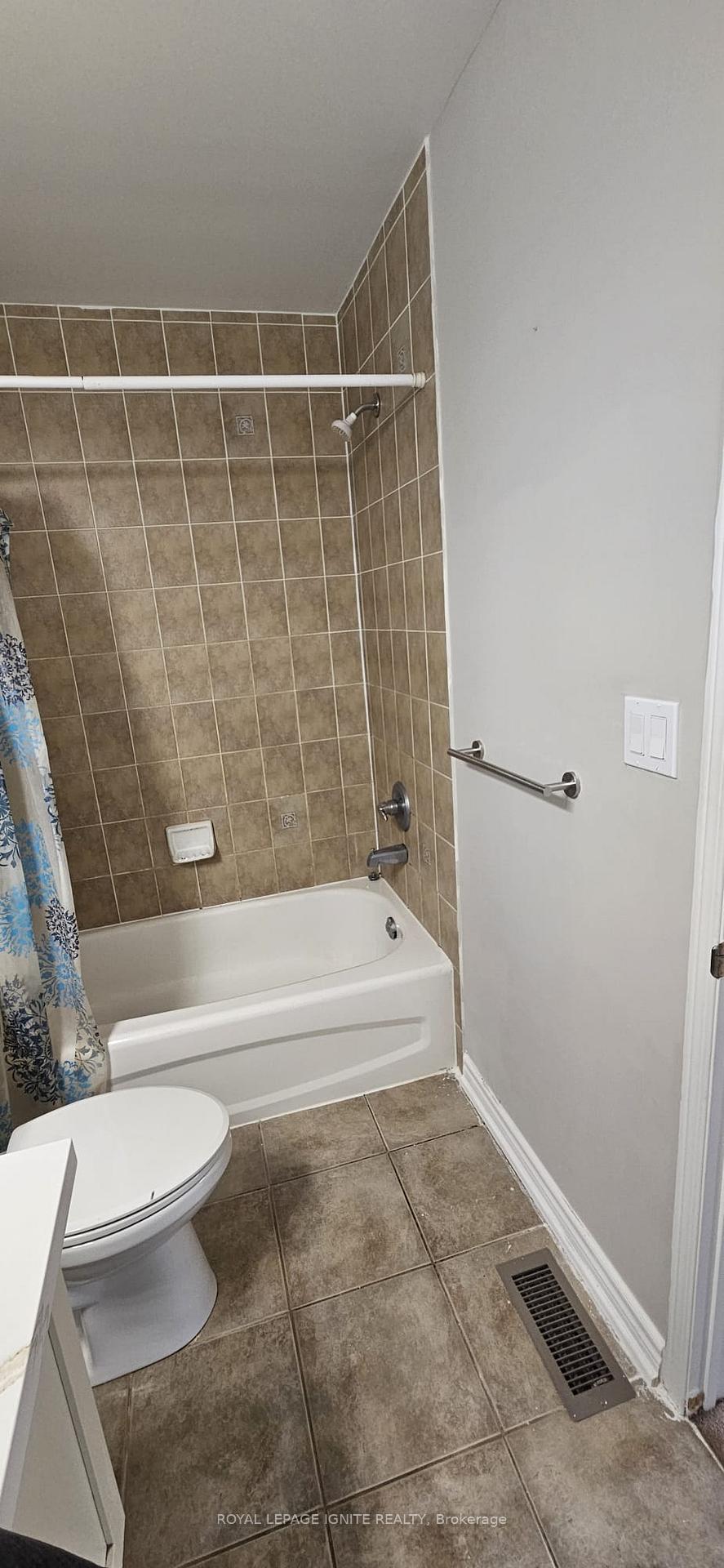 Photo 11 of 62 Ventura Lane, Ajax, Central — HOMEH
