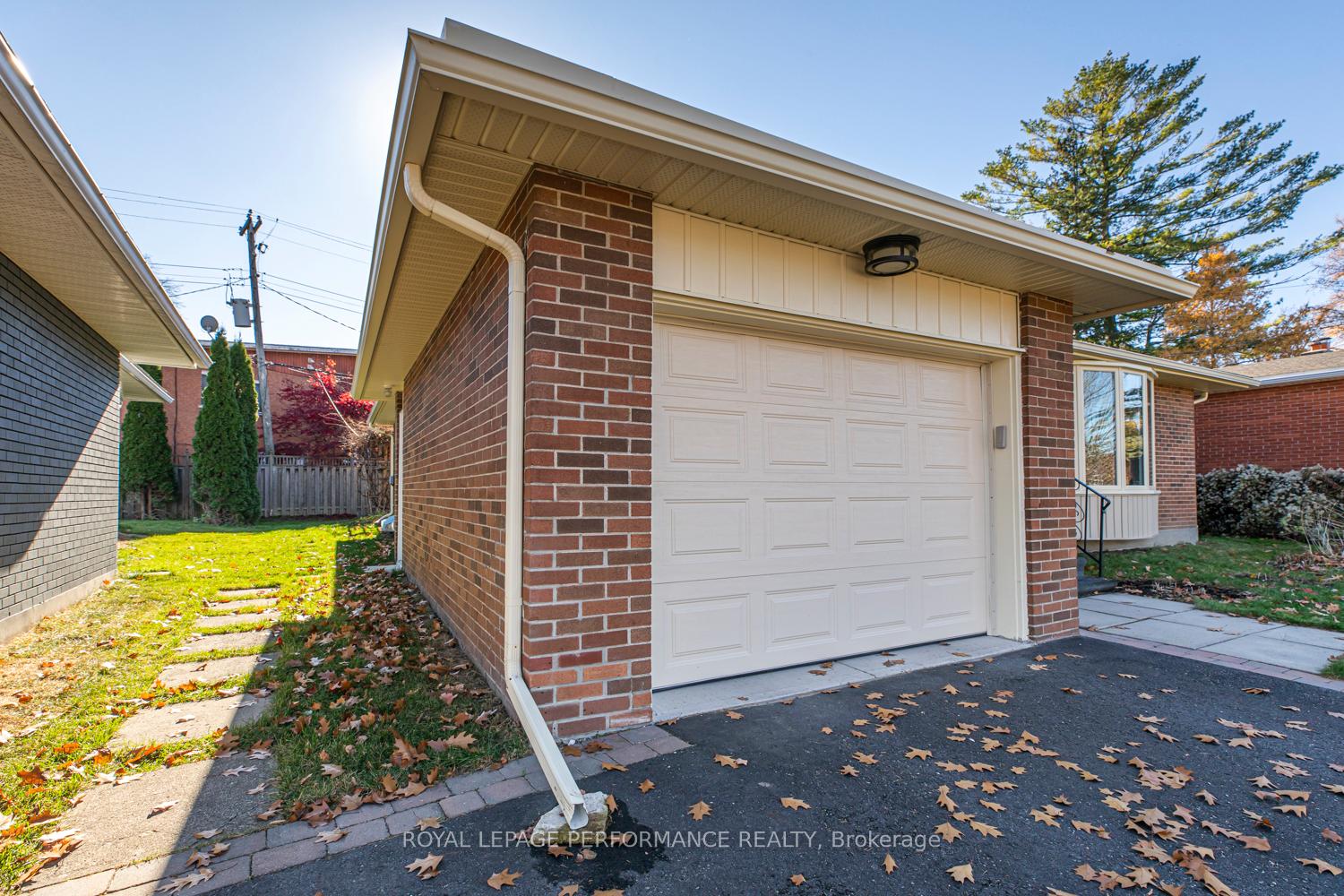 Photo 2 of 642 Sherbourne Road, Ottawa, Carlingwood — HOMEH