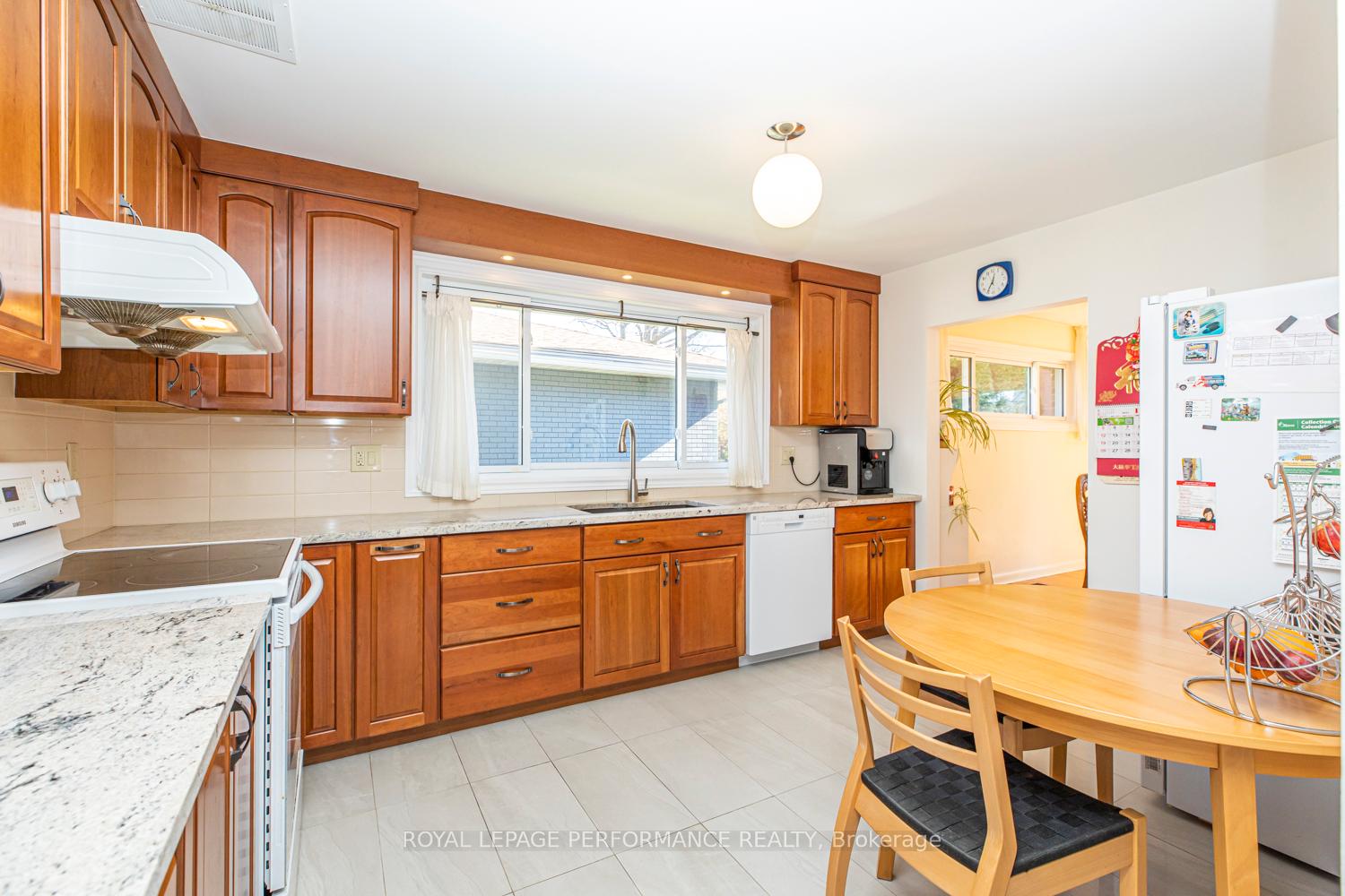 Photo 11 of 642 Sherbourne Road, Ottawa, Carlingwood — HOMEH