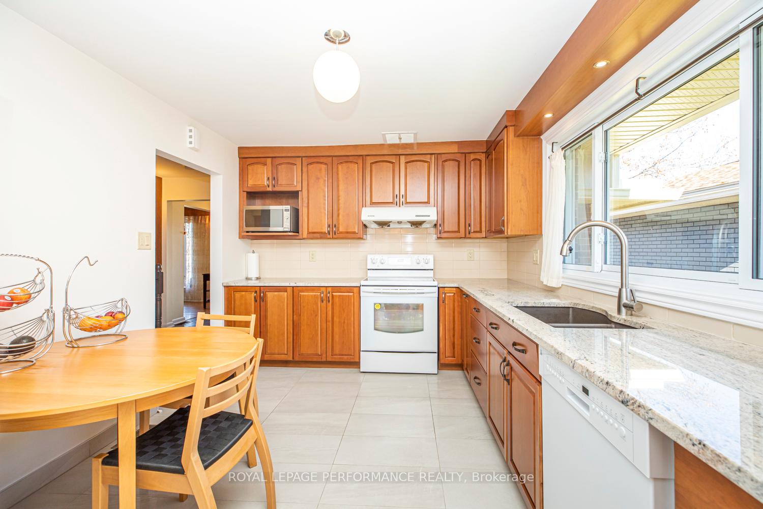 Photo 13 of 642 Sherbourne Road, Ottawa, Carlingwood — HOMEH
