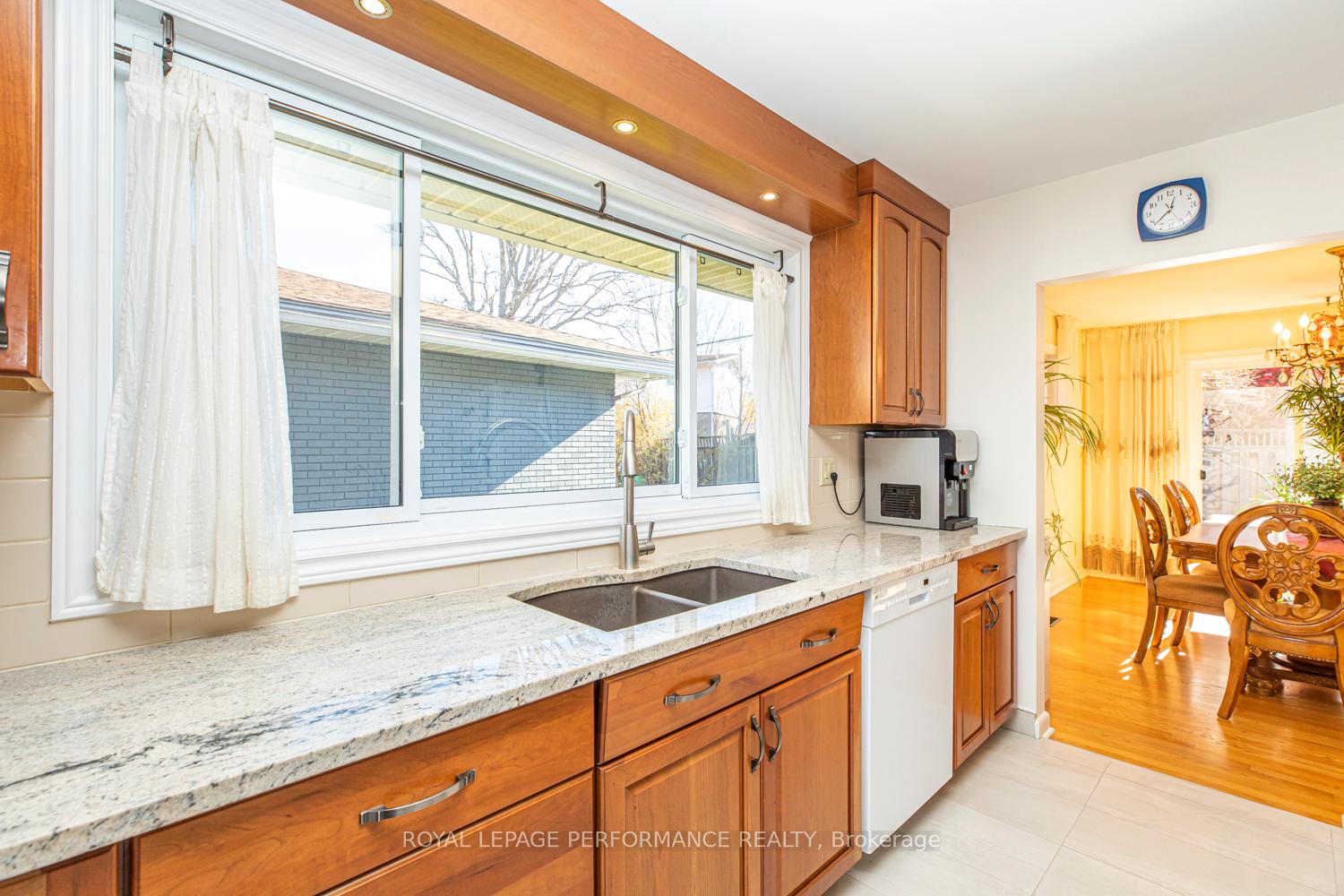 Photo 15 of 642 Sherbourne Road, Ottawa, Carlingwood — HOMEH