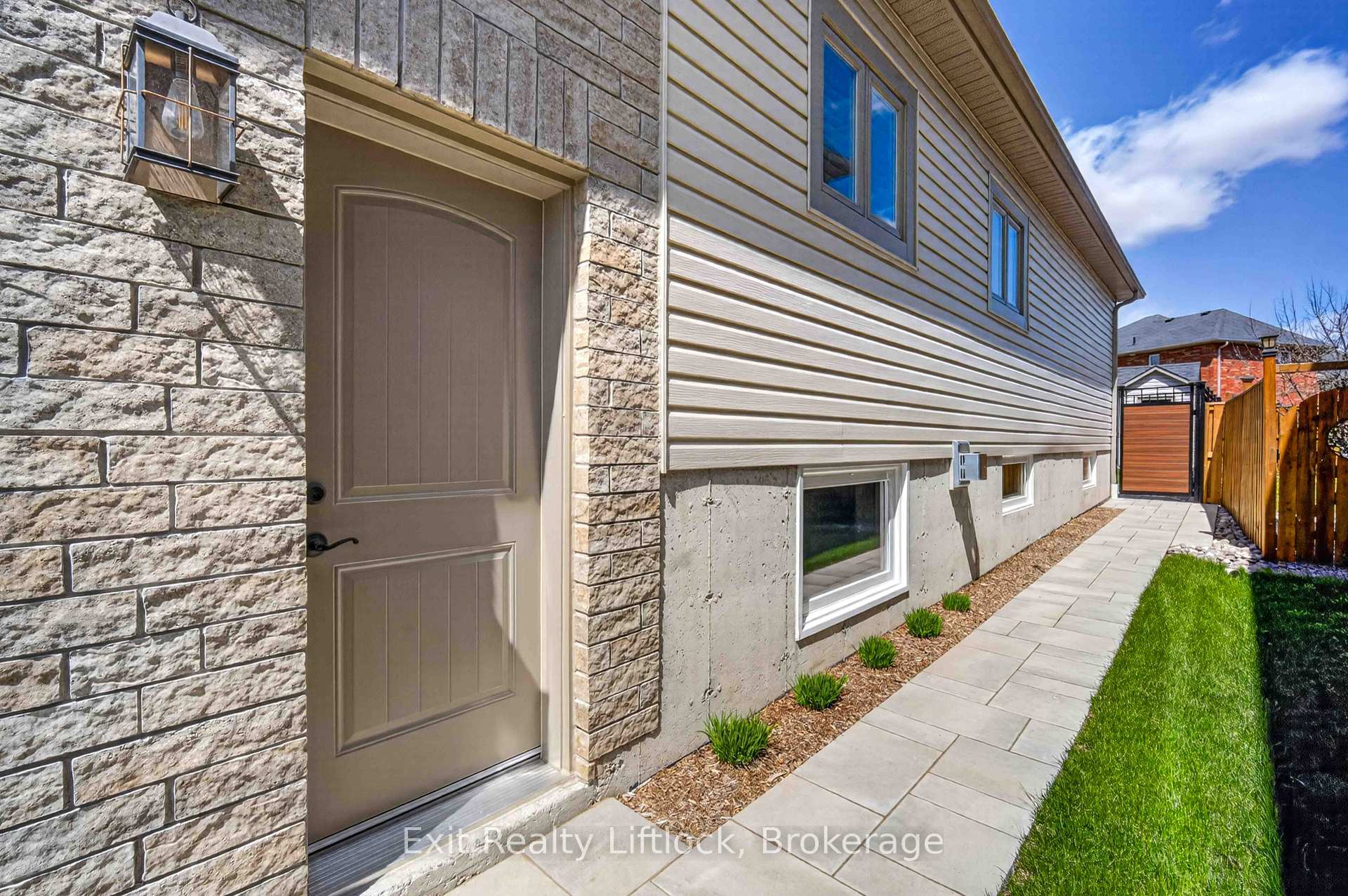 Photo 46 of 640 Heritage Trail, Peterborough, Northcrest Ward 5 — HOMEH