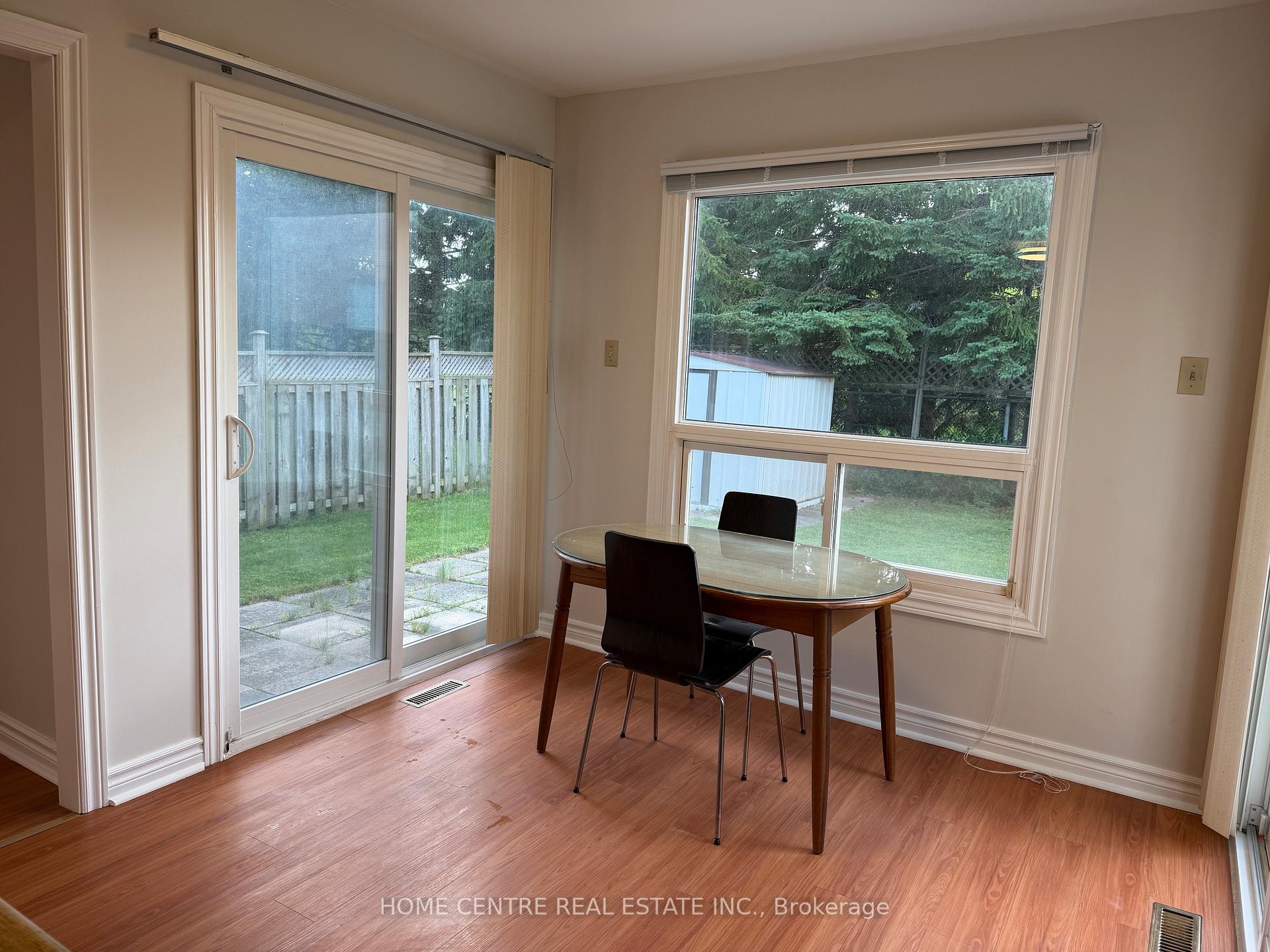 Photo 5 of 38 Featherstone Avenue, Markham, Middlefield — HOMEH