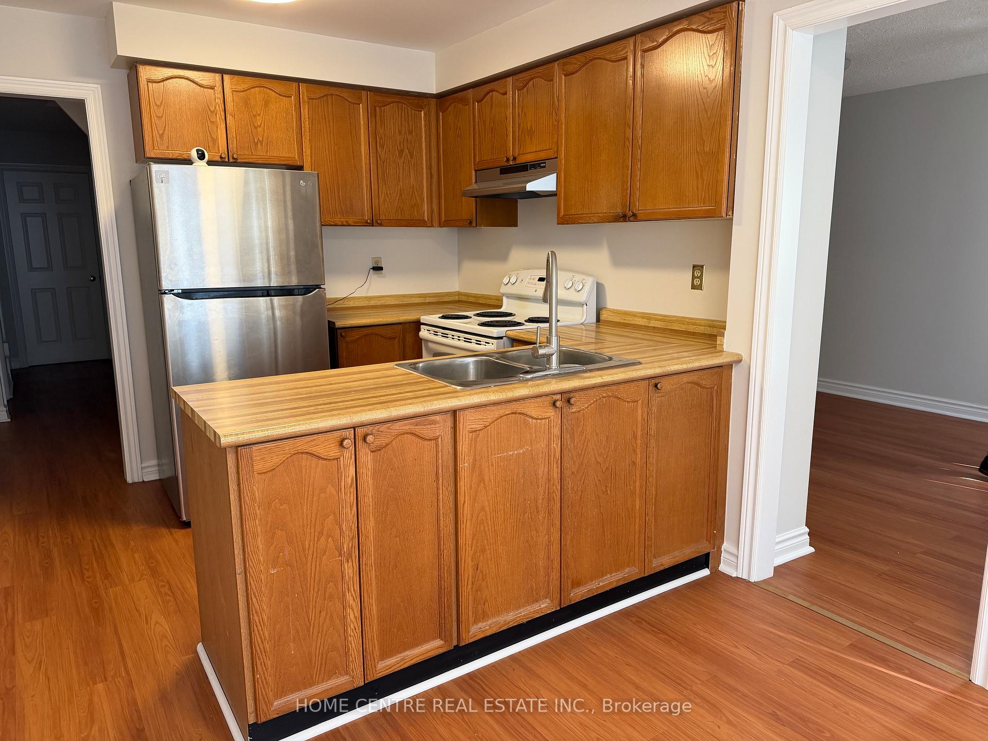 Photo 7 of 38 Featherstone Avenue, Markham, Middlefield — HOMEH