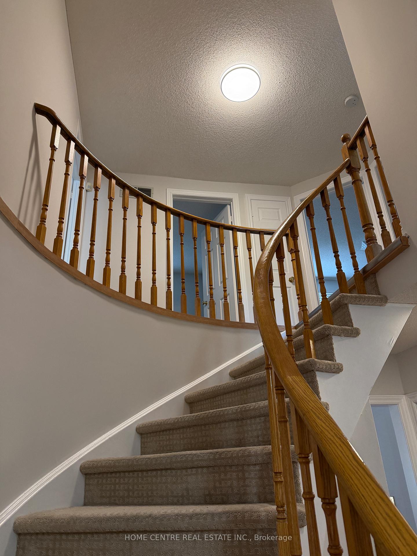 Photo 8 of 38 Featherstone Avenue, Markham, Middlefield — HOMEH