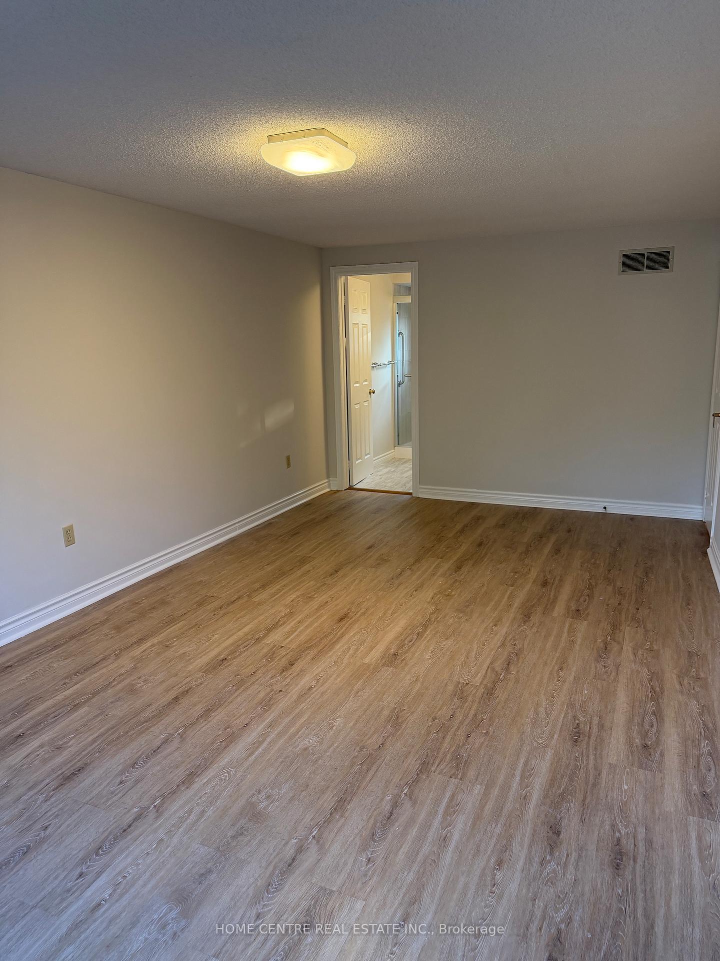 Photo 11 of 38 Featherstone Avenue, Markham, Middlefield — HOMEH