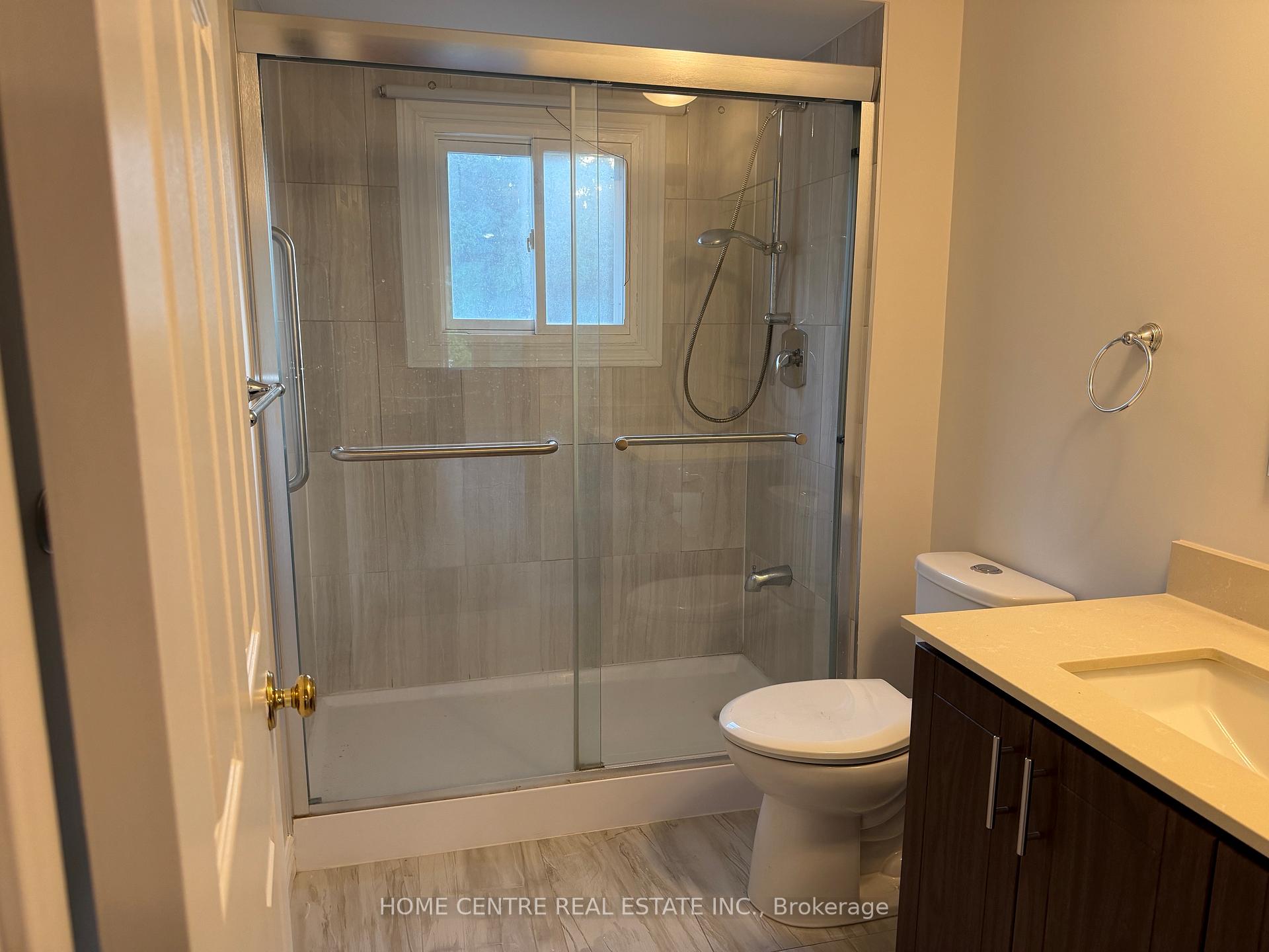 Photo 12 of 38 Featherstone Avenue, Markham, Middlefield — HOMEH