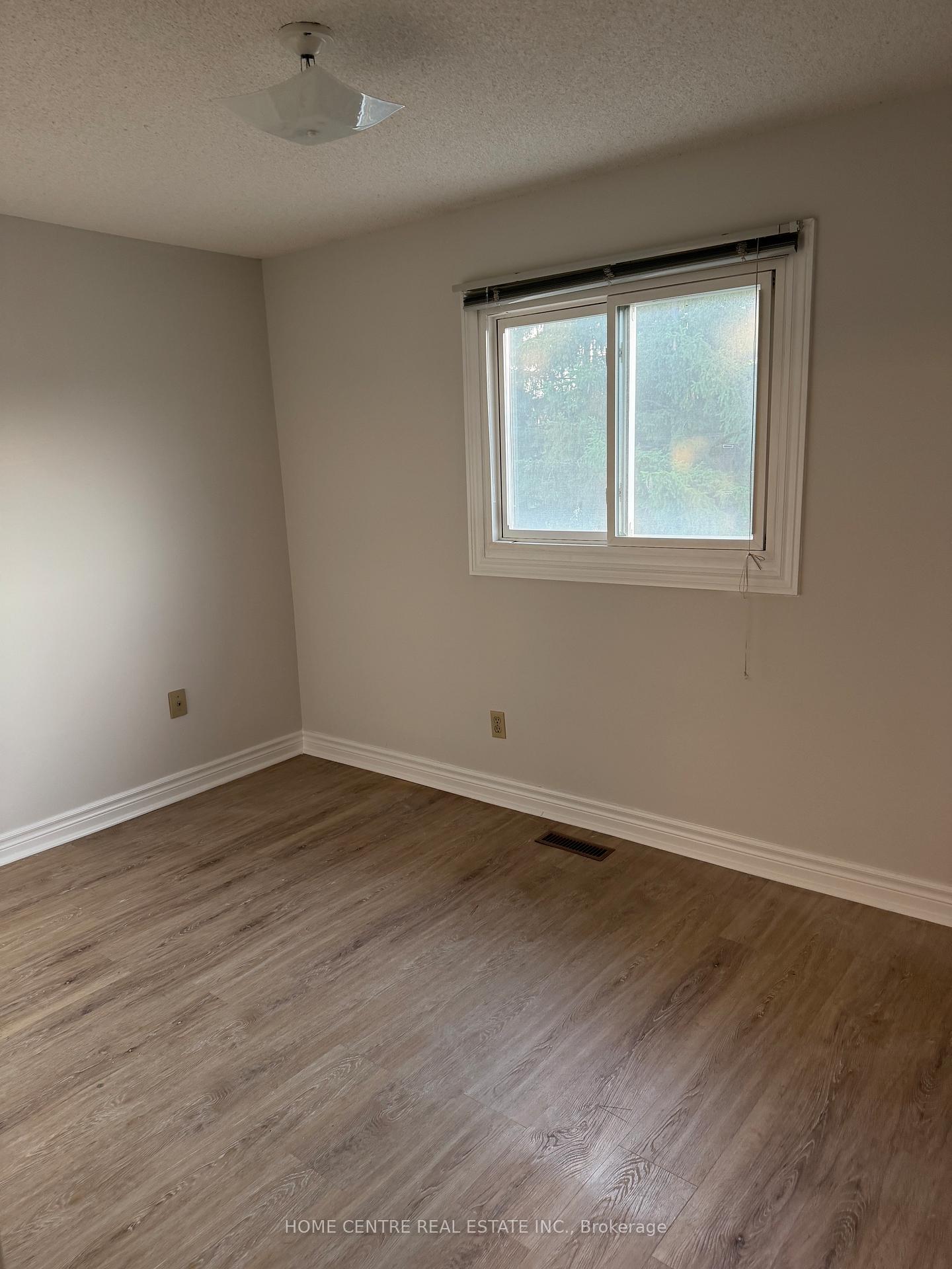 Photo 14 of 38 Featherstone Avenue, Markham, Middlefield — HOMEH