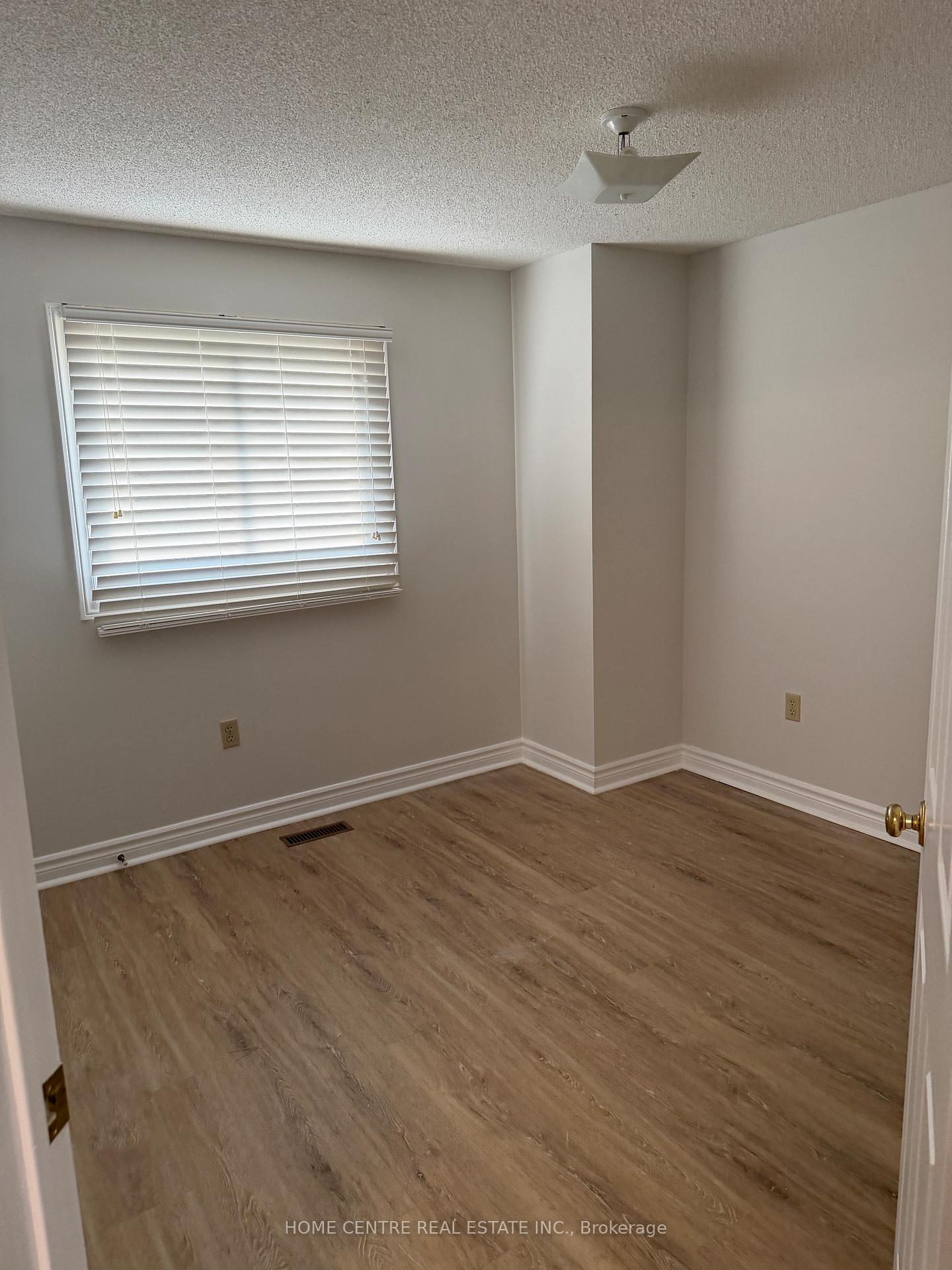Photo 16 of 38 Featherstone Avenue, Markham, Middlefield — HOMEH