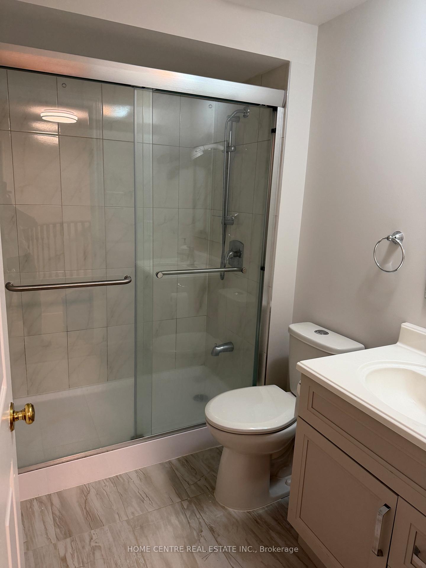 Photo 17 of 38 Featherstone Avenue, Markham, Middlefield — HOMEH