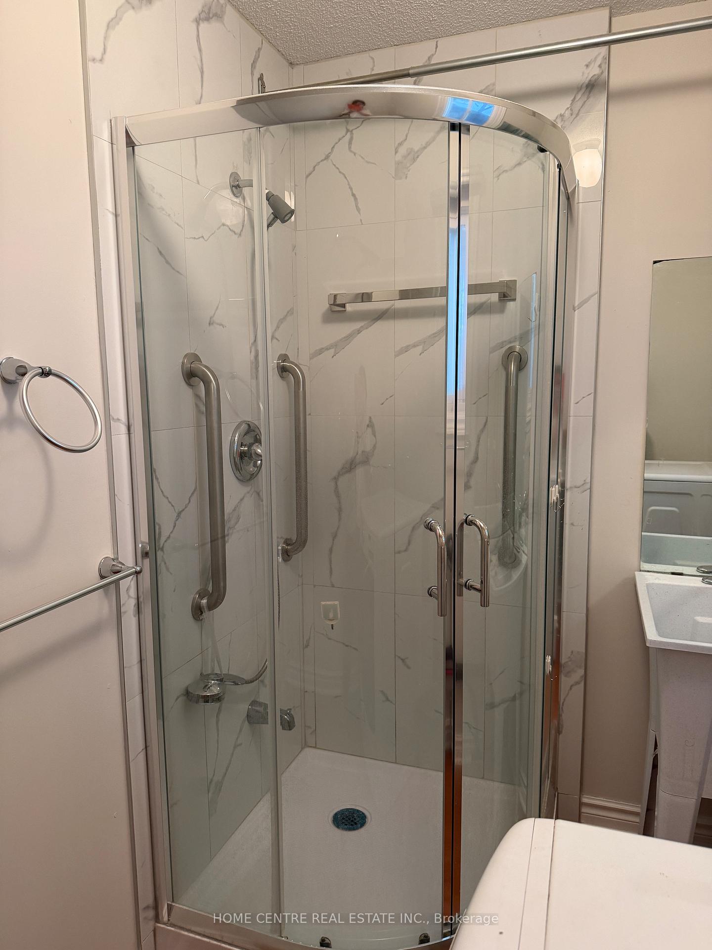 Photo 18 of 38 Featherstone Avenue, Markham, Middlefield — HOMEH